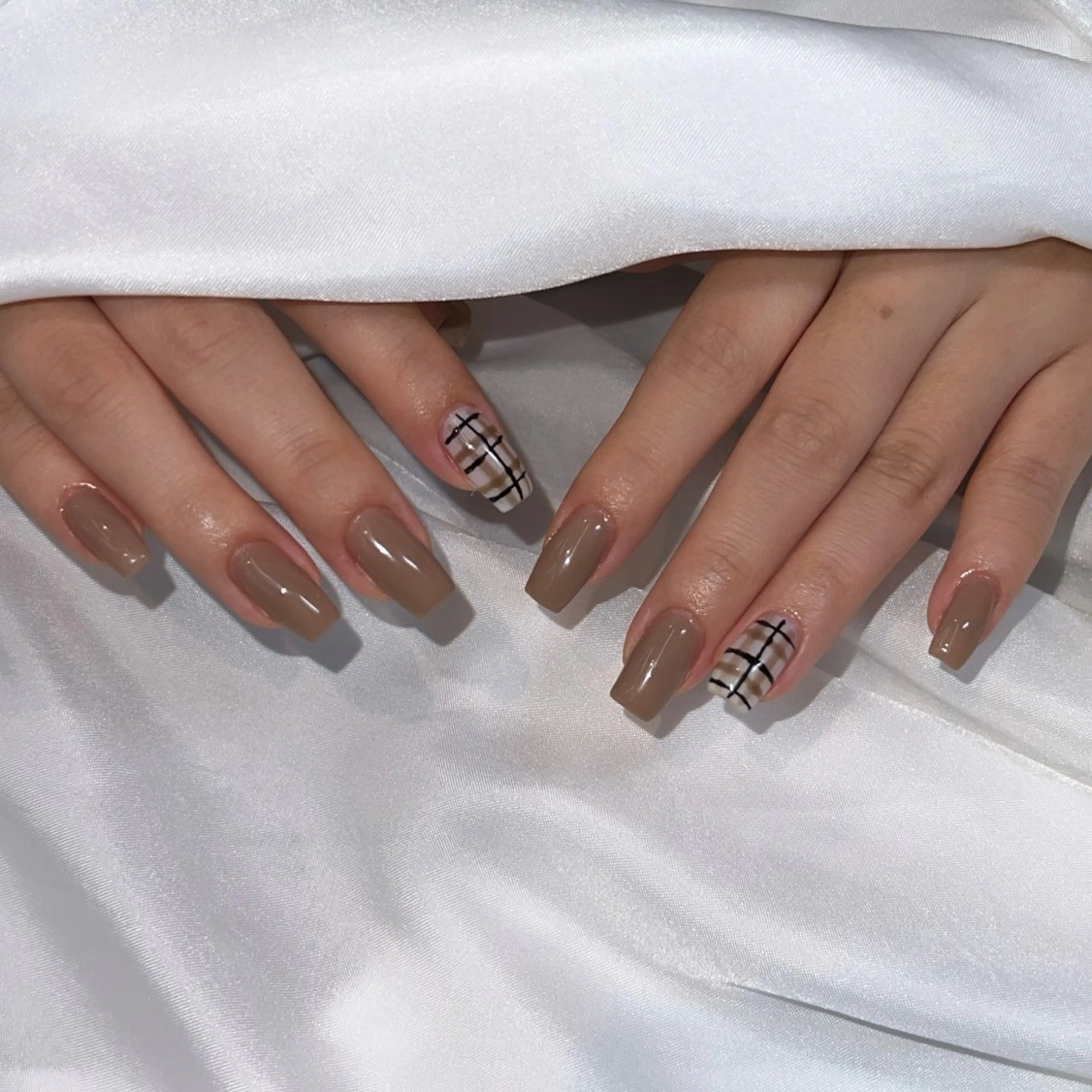 ネイル ブラウン ハンドネイル E 大和八木/ airiのネイルデザイン