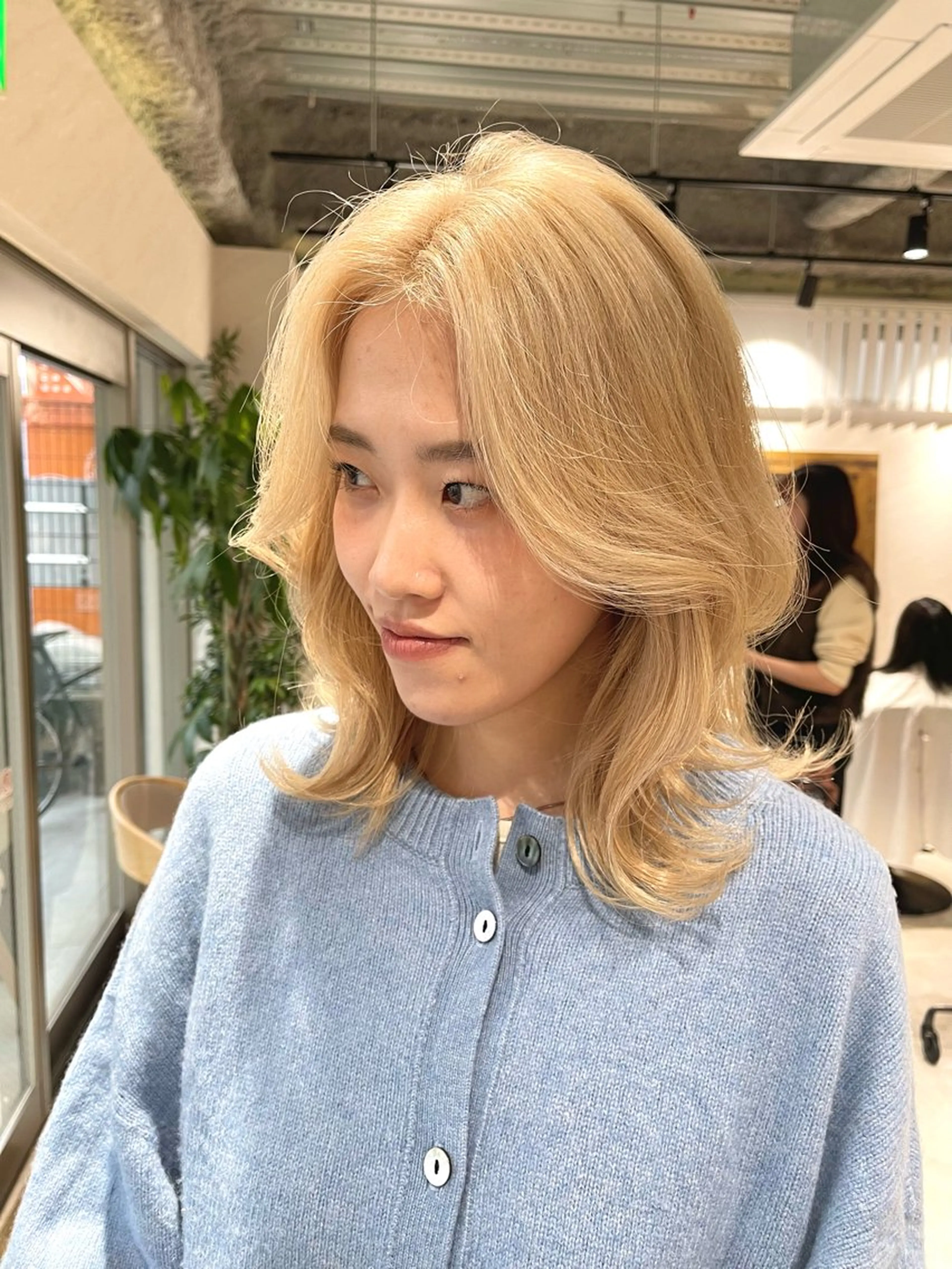 ショート カラー ベージュカラー ブリーチ ブロンド ヘアカラー トリートメント ヘアセット 🩵ボブ/レイヤー /髪質改善🩵のヘアスタイル