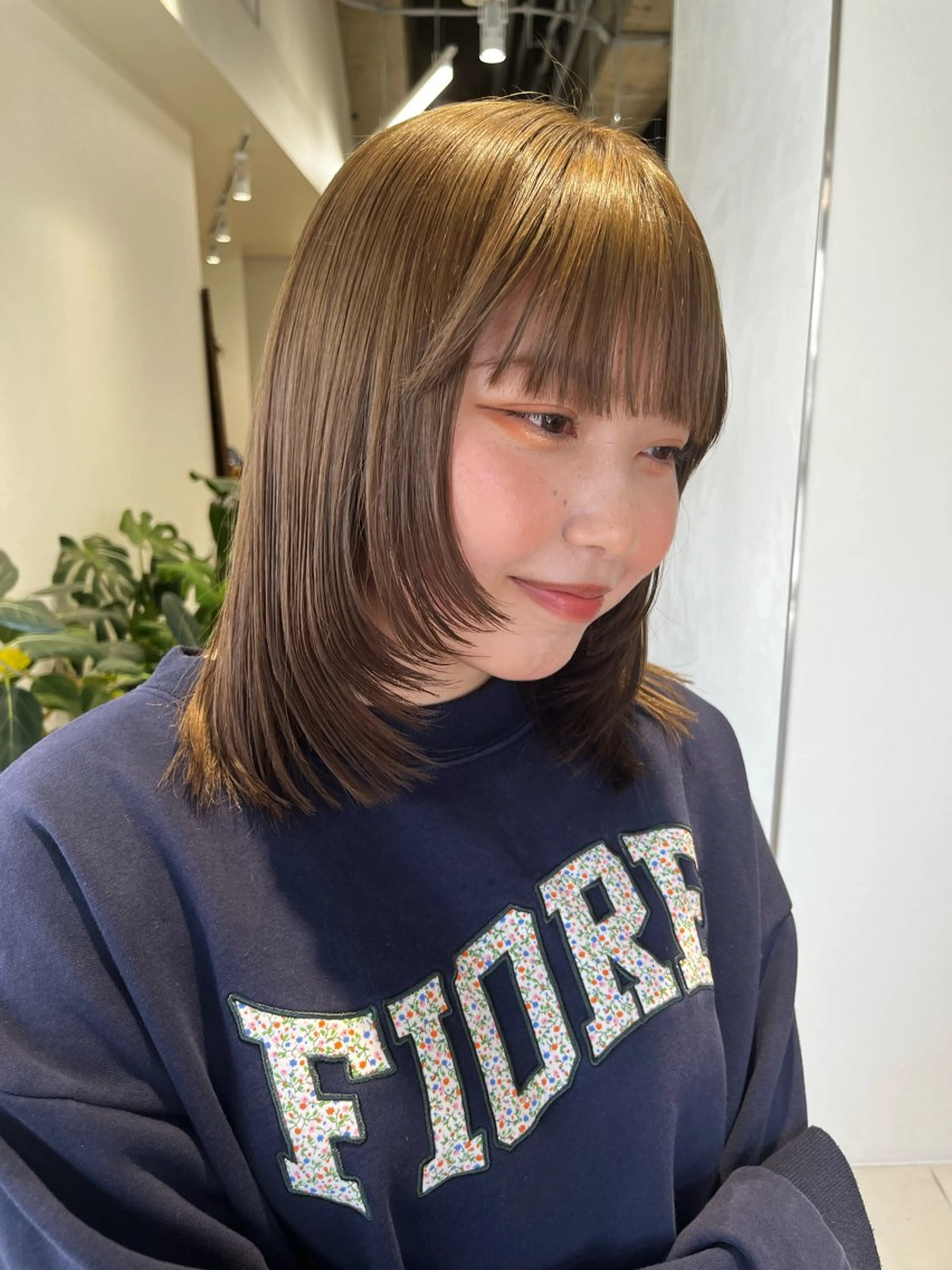ミディアム カラー ベージュカラー オリーブベージュ 顔まわりレイヤー レイヤーカット カット ヘアカラー トリートメント レイヤーカット/ブラ ウンカラー/河野凜のヘアスタイル