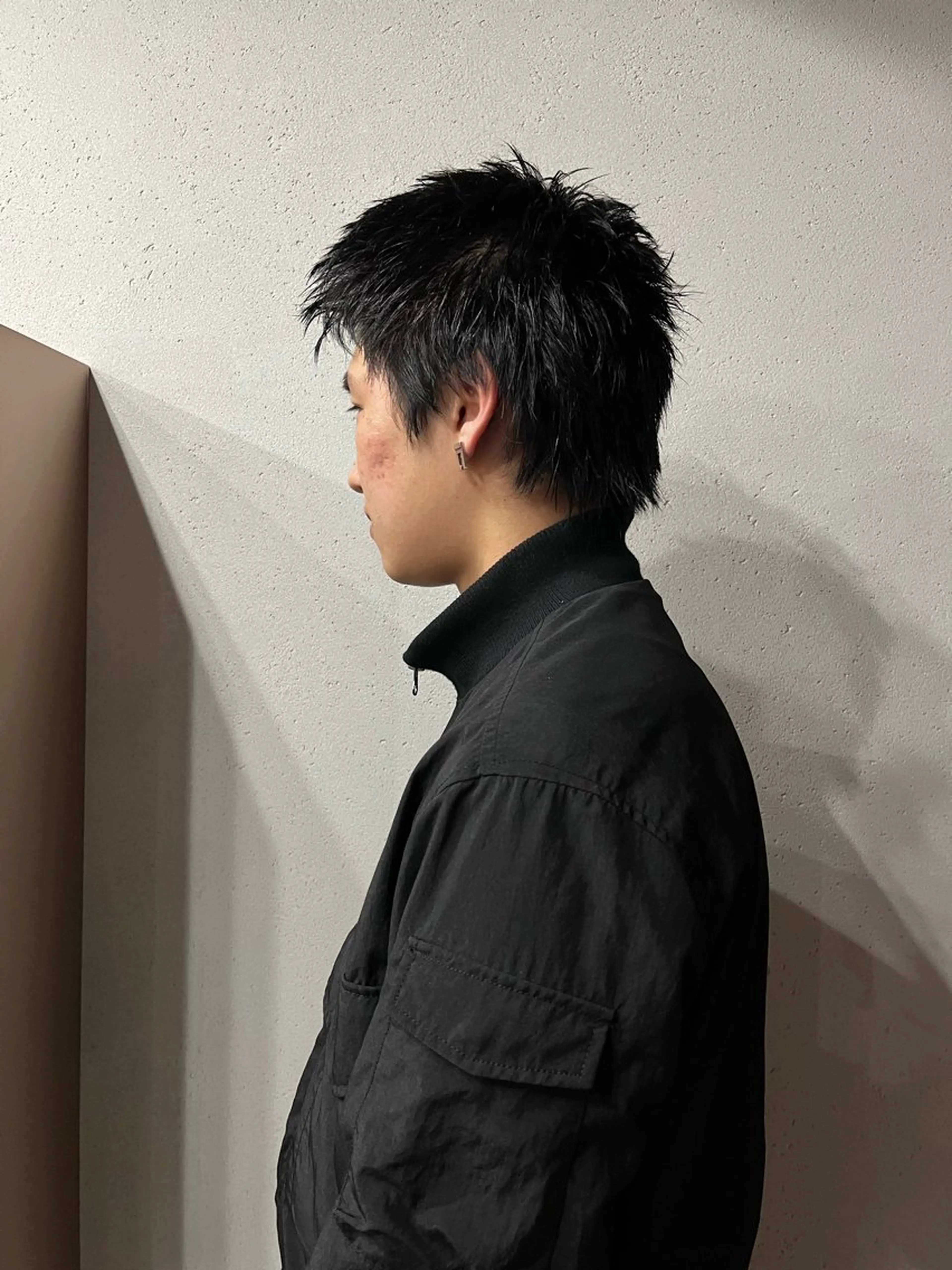 ショート メンズ カット 曲がる縮毛矯正 センターパートのヘアスタイル