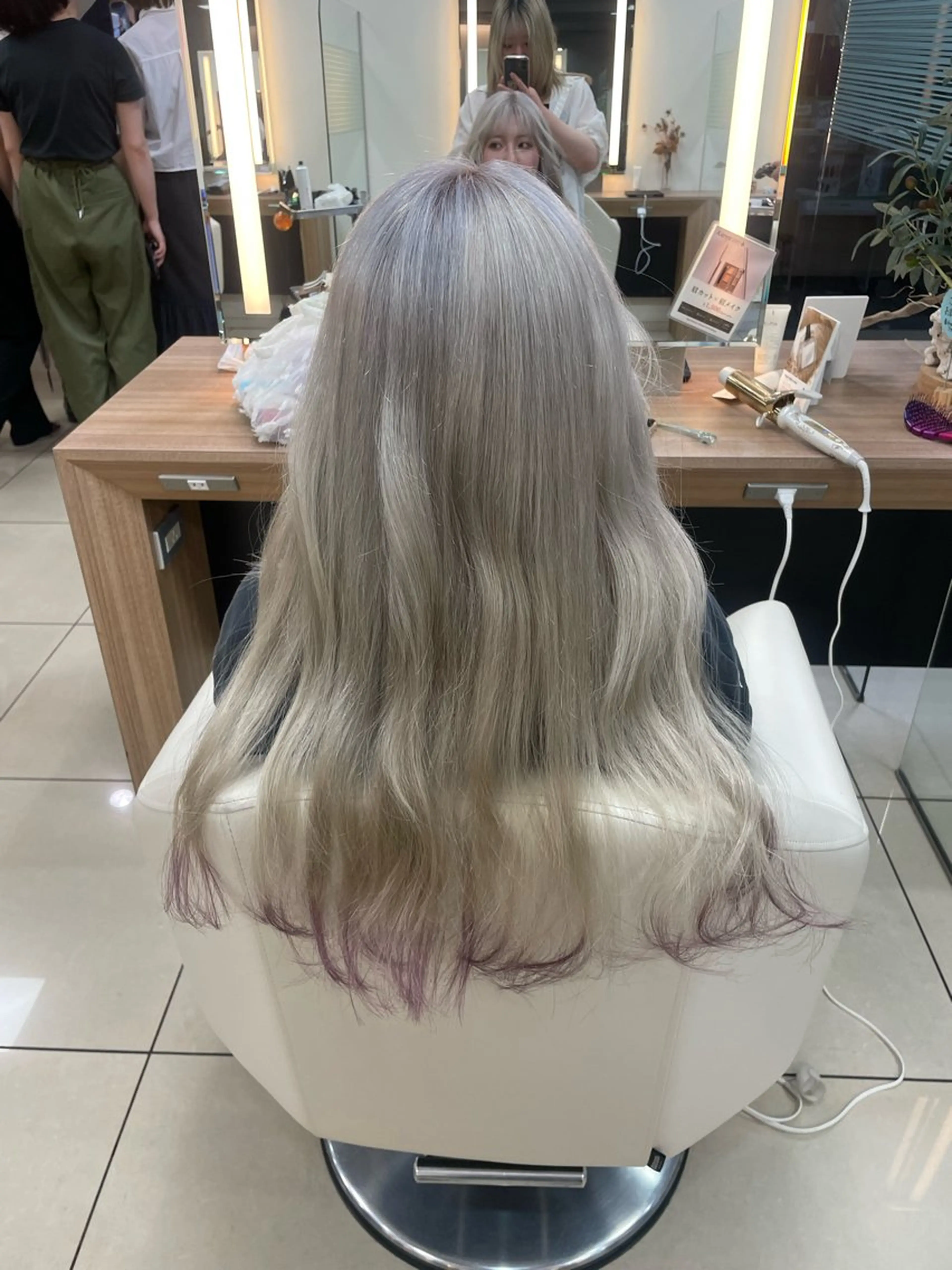 ロング カラー ハイトーン/レイヤー 似合わせ・ユキノのヘアスタイル