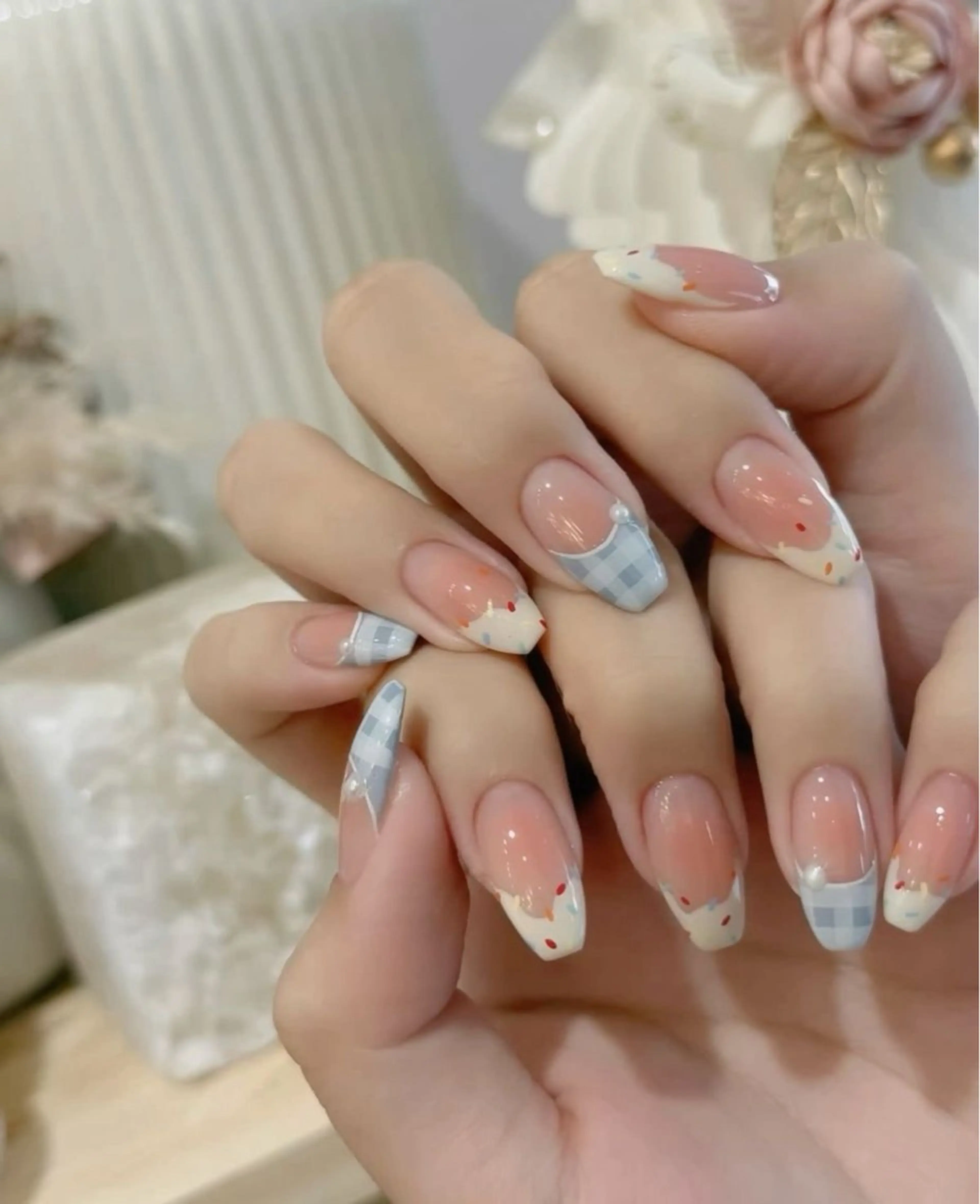 カラー グラデーションカラー ピンクカラー ハンドネイル AIN Nailのネイルデザイン