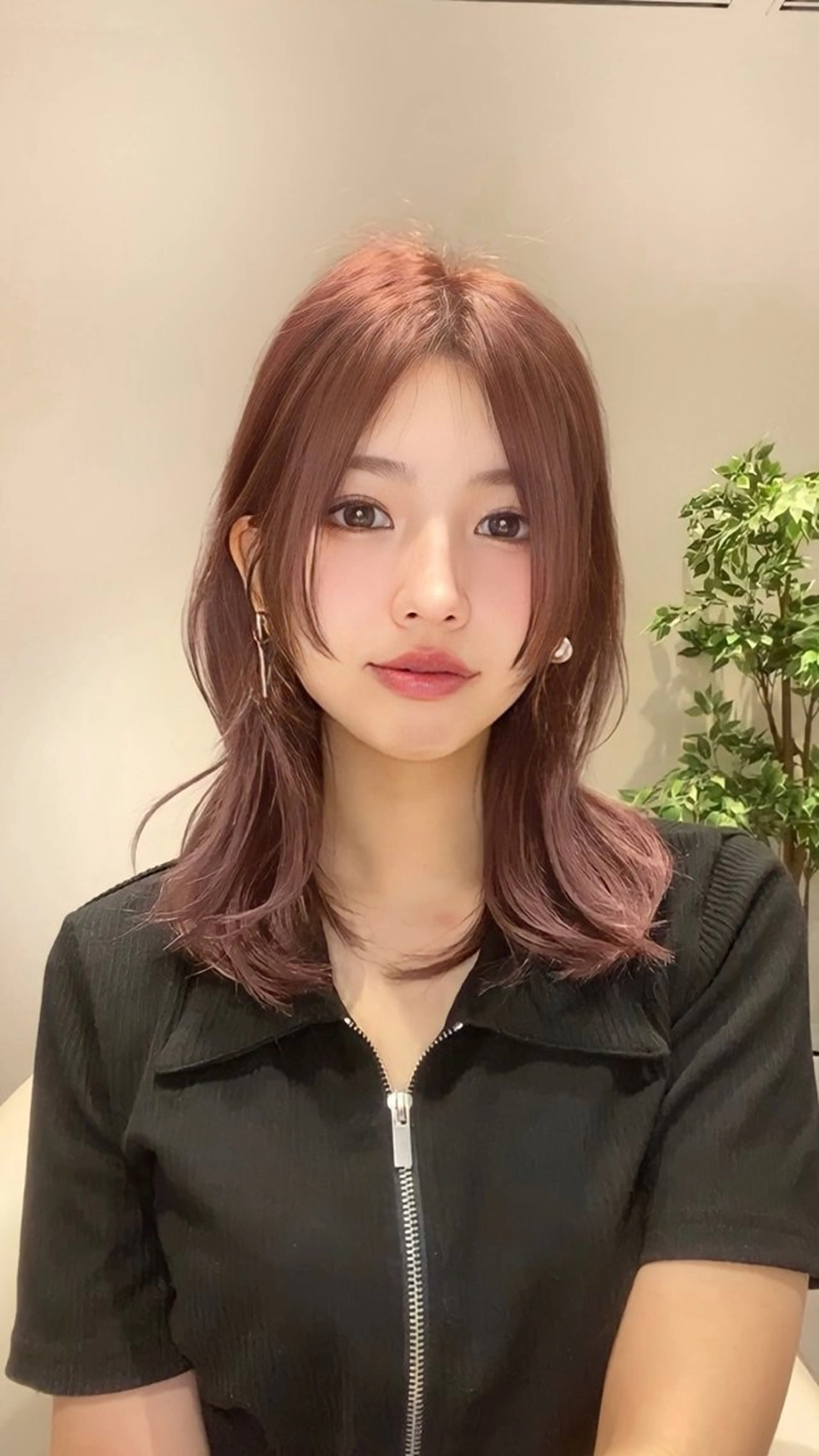 ミディアム カラー パーマ ヘアアレンジ ミディアムレイヤー ハイレイヤー 姫カット レイヤーカット ウルフカット カット ヘアカラー トリートメント ヘアセット 小野寺瑞希 /最小顔カットのヘアスタイル