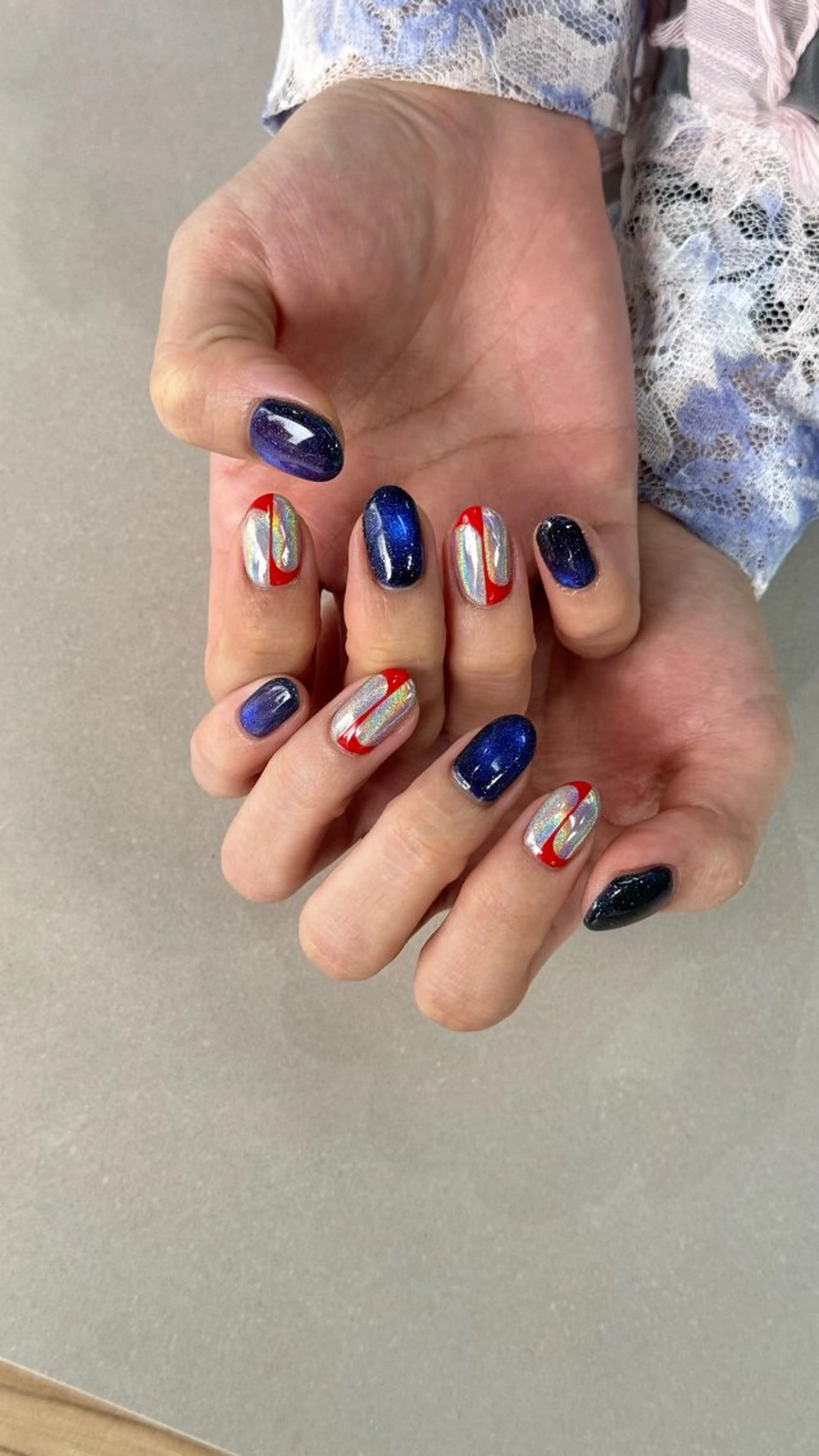 ネイル ブルー フレンチネイル マグネットネイル ミラーネイル 赤色 ハンドネイル Momoka ネイリスト福岡/薬院のネイルデザイン