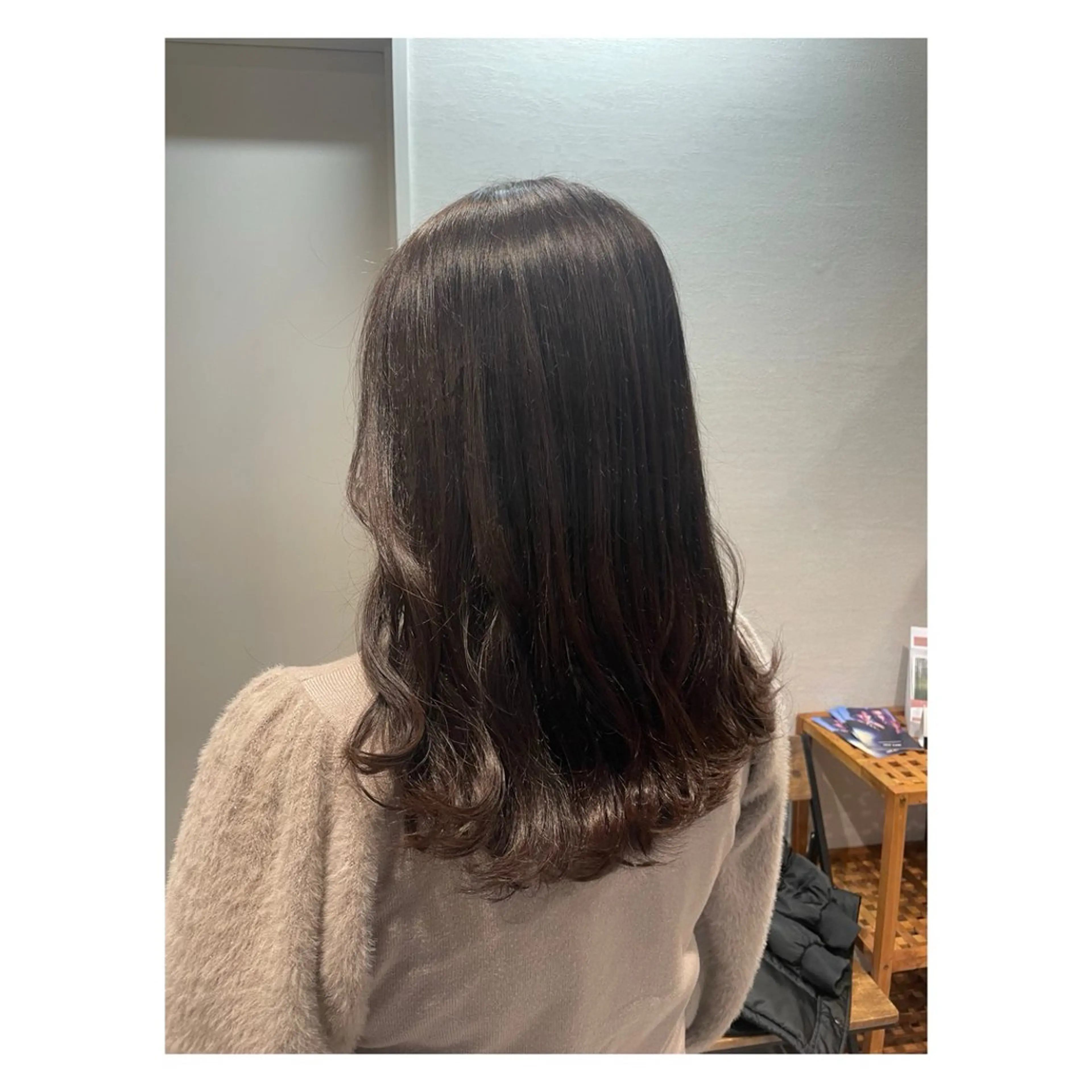 セミロング カラー 石橋 咲のヘアスタイル