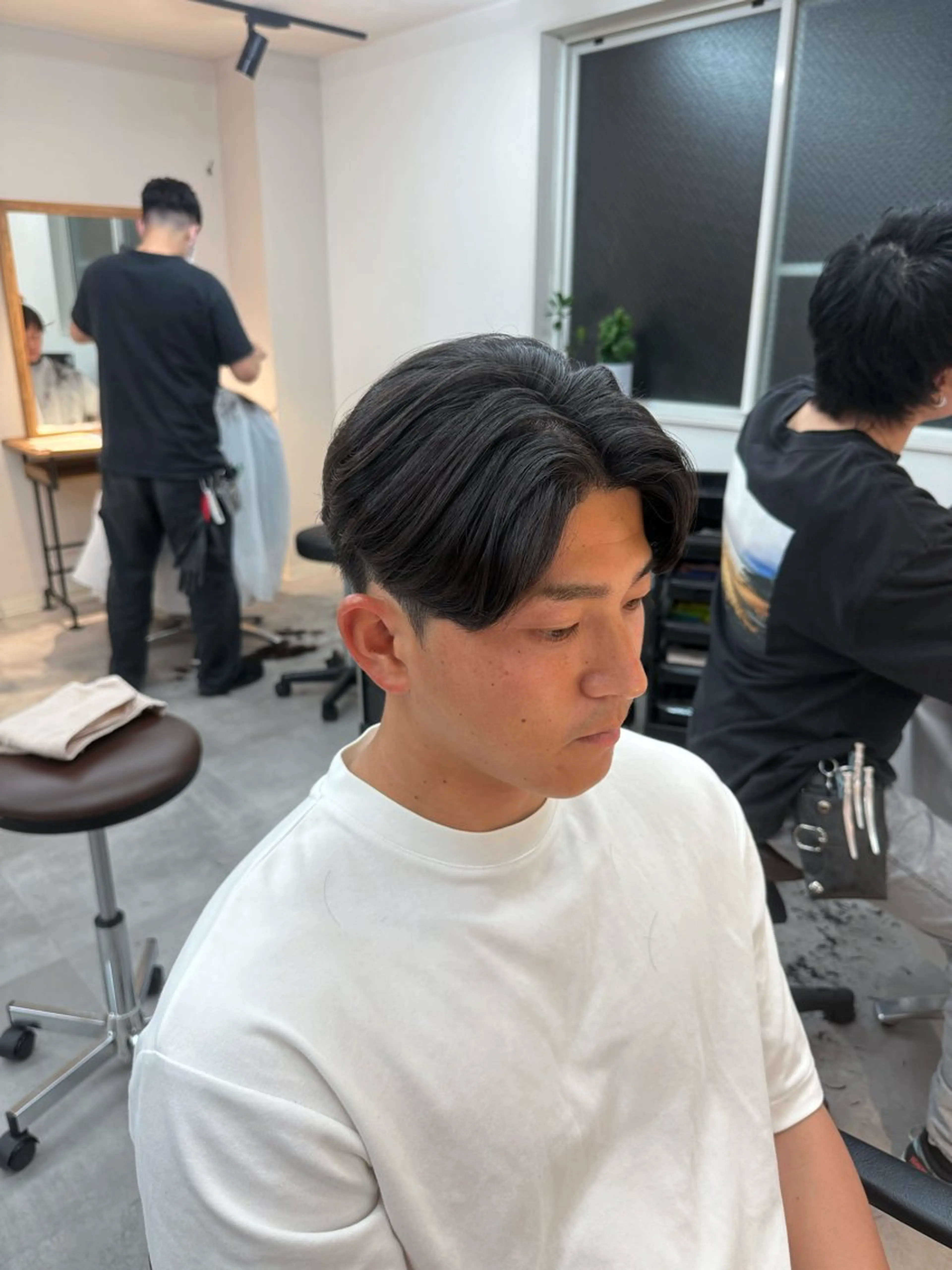 ショート パーマ メンズ ダウンパーマ フェザーパーマ カルマパーマ メンズ韓国風 メンズパーマ カット 縮毛矯正 垢抜けへの近道✂️ メンズ縮毛矯正/齊藤のヘアスタイル