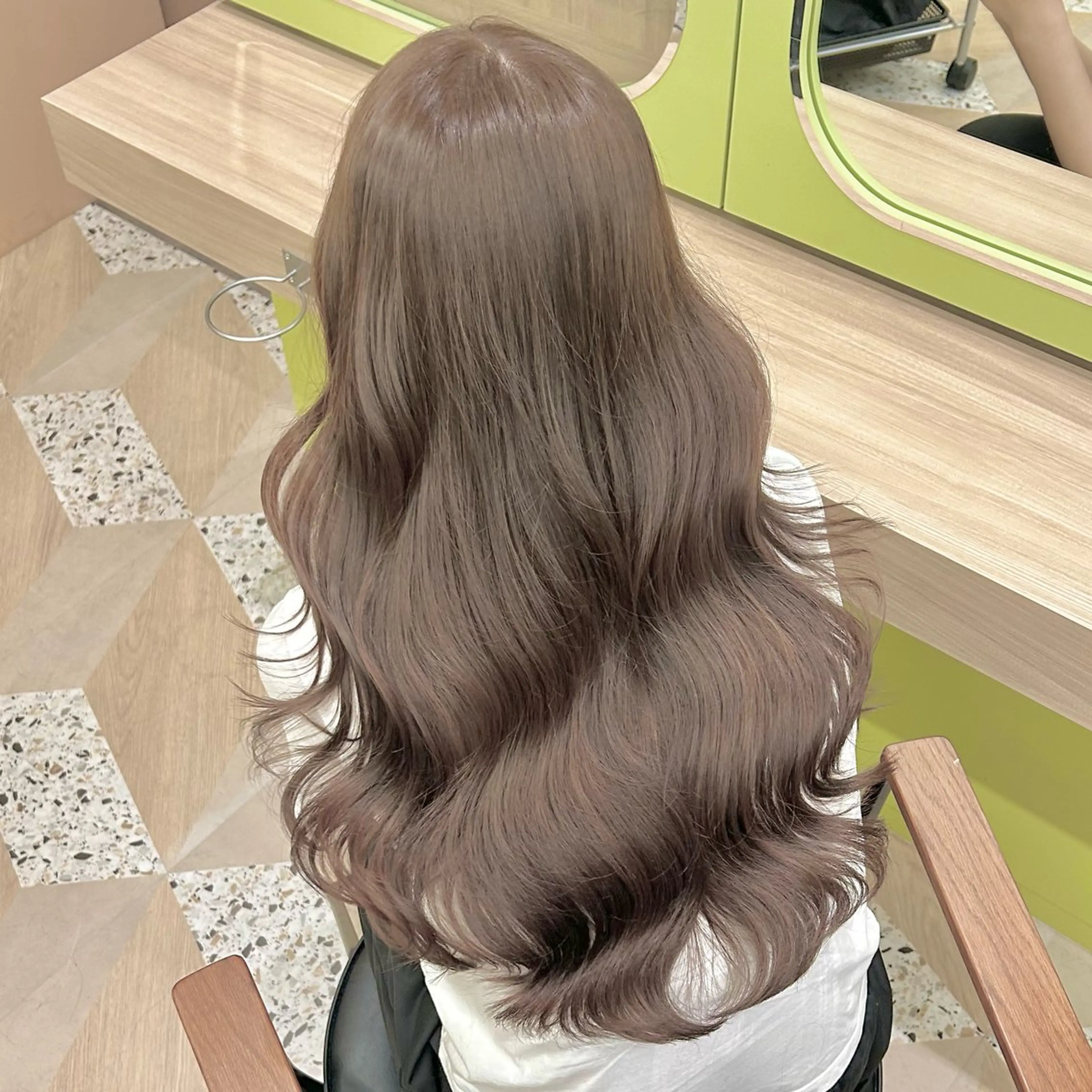 ロング カラー ベージュカラー ブリーチ ブラウンカラー ショコラベージュ 透明感カラー カット ヘアカラー トリートメント ブリーチなしベージュ /ヘアセット/ミユのヘアスタイル