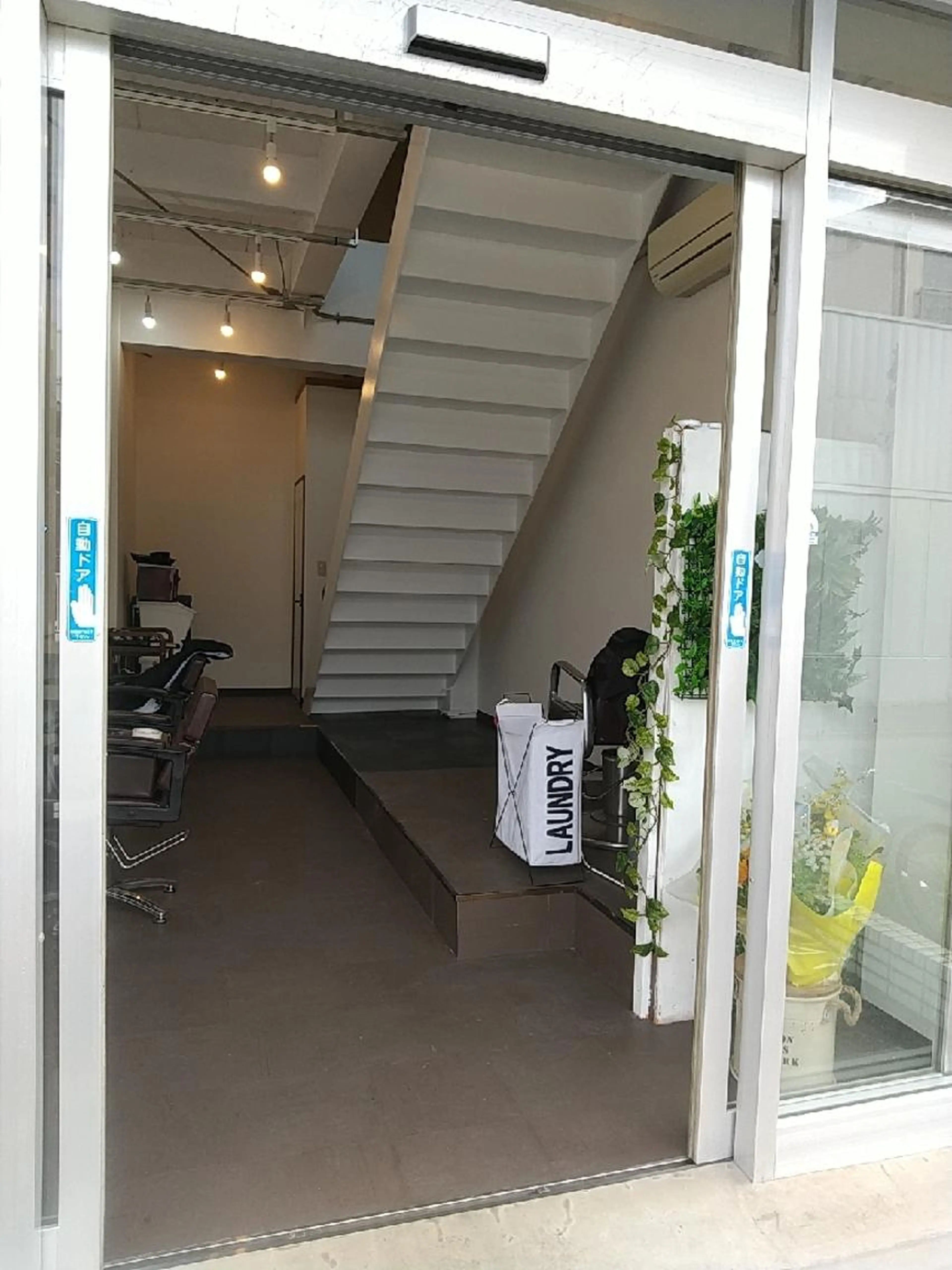 前髪カット&簡単アレンジ ☆アイロン☆コテ☆ドライ⭐︎トリートメントの写真