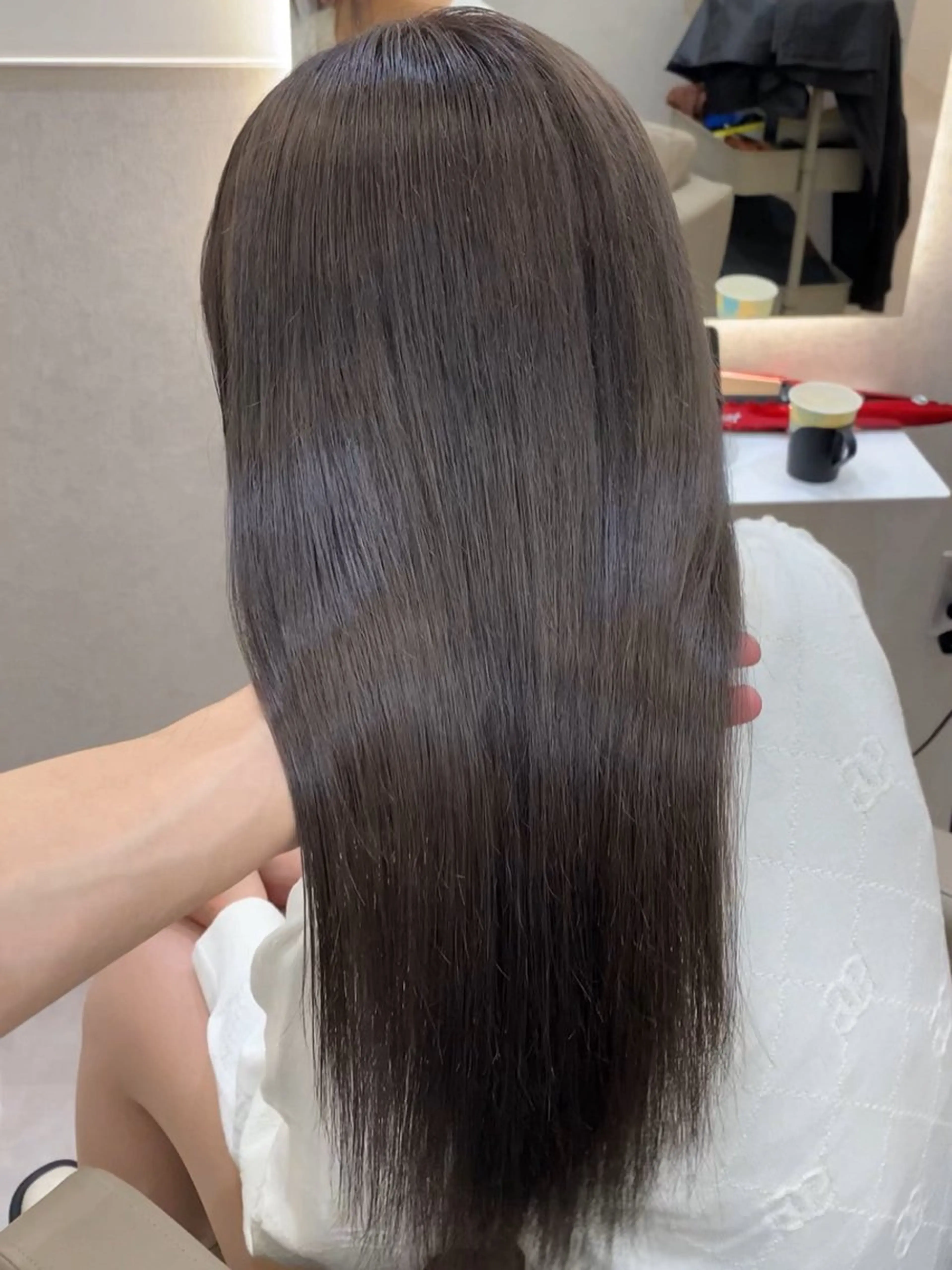 カラー グレージュ 韓国🇰🇷レイヤー 似合わせ顔まわりのヘアスタイル
