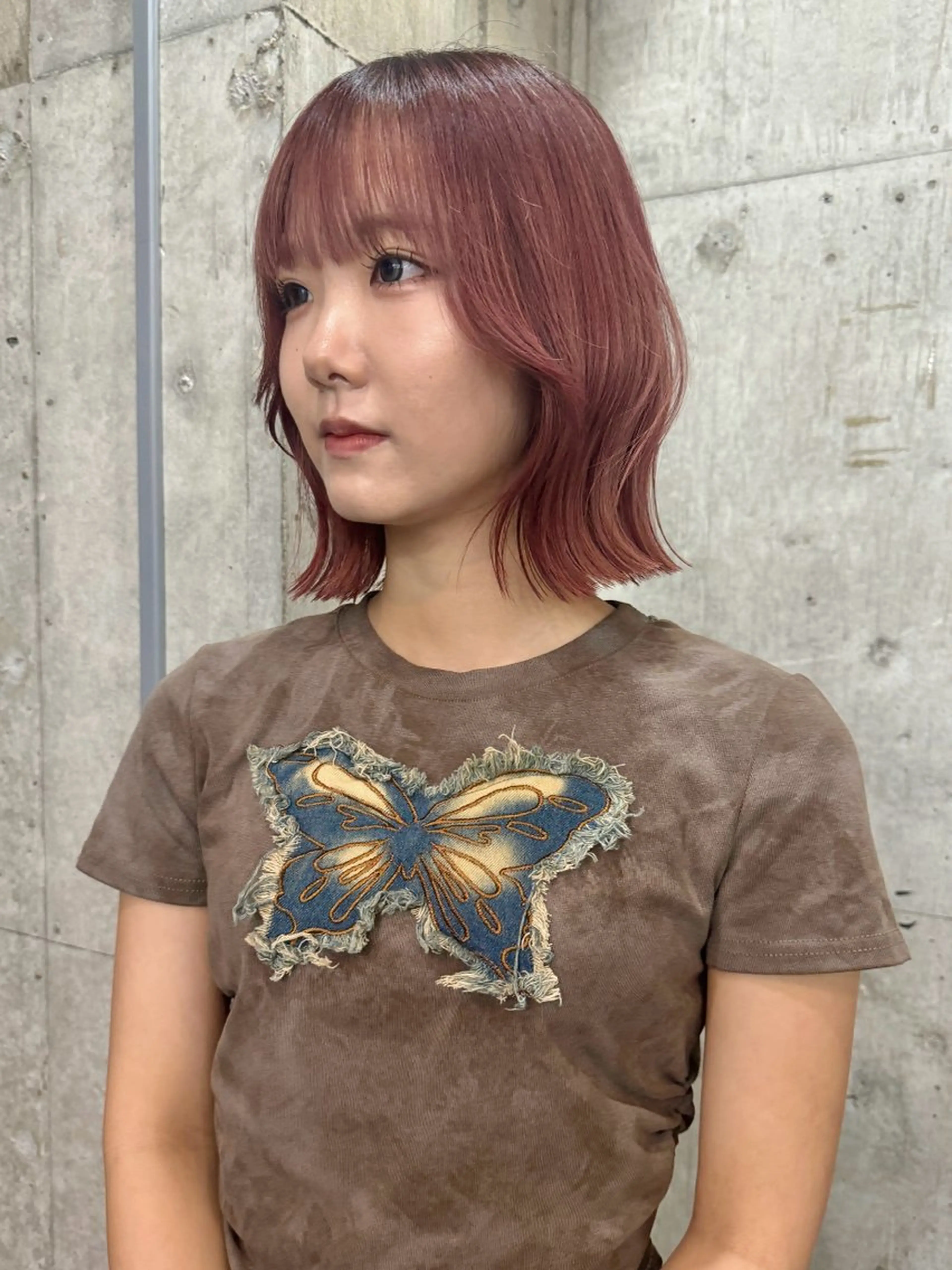 ミディアム ボブ くびれヘア 切りっぱなしボブ/ ブリーチカラー/大塚のヘアスタイル