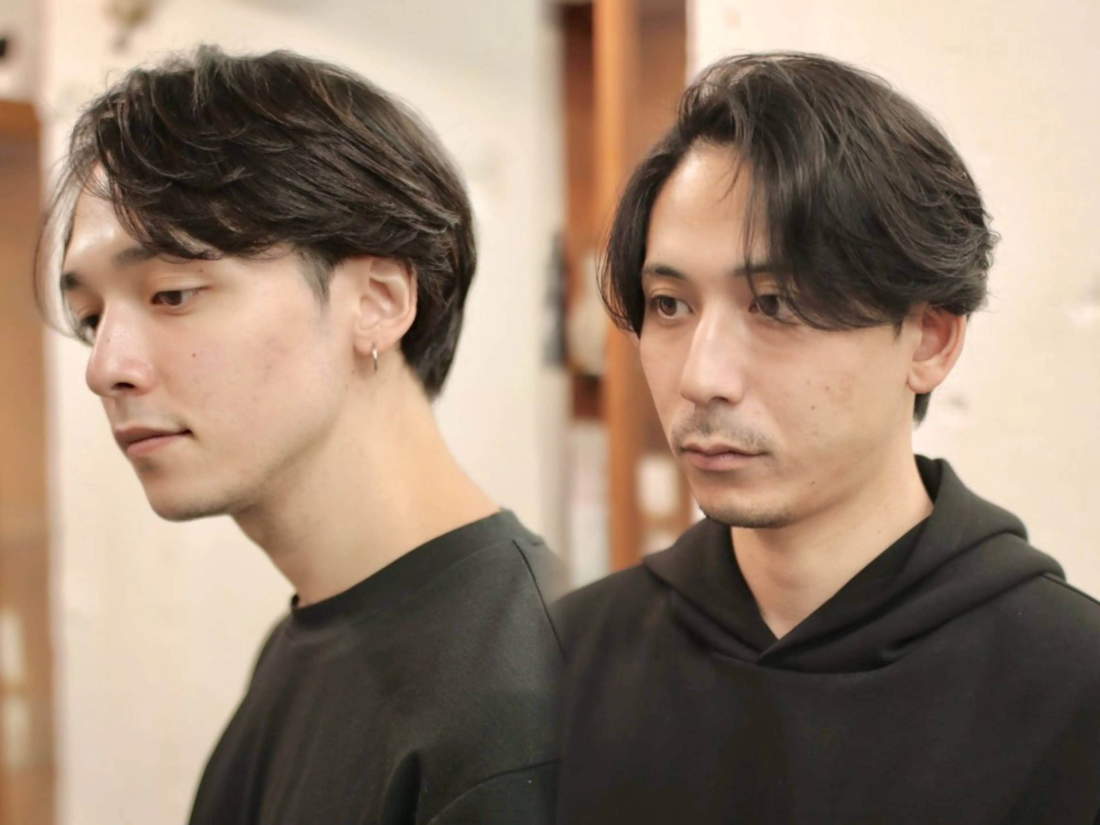 ミディアム パーマ メンズ ミディアムパーマ センターパート メンズパーマ 髪質改善 縮毛矯正 カット 縮毛矯正 木村陸弥 似合わせ ナチュラルメンズヘアのヘアスタイル