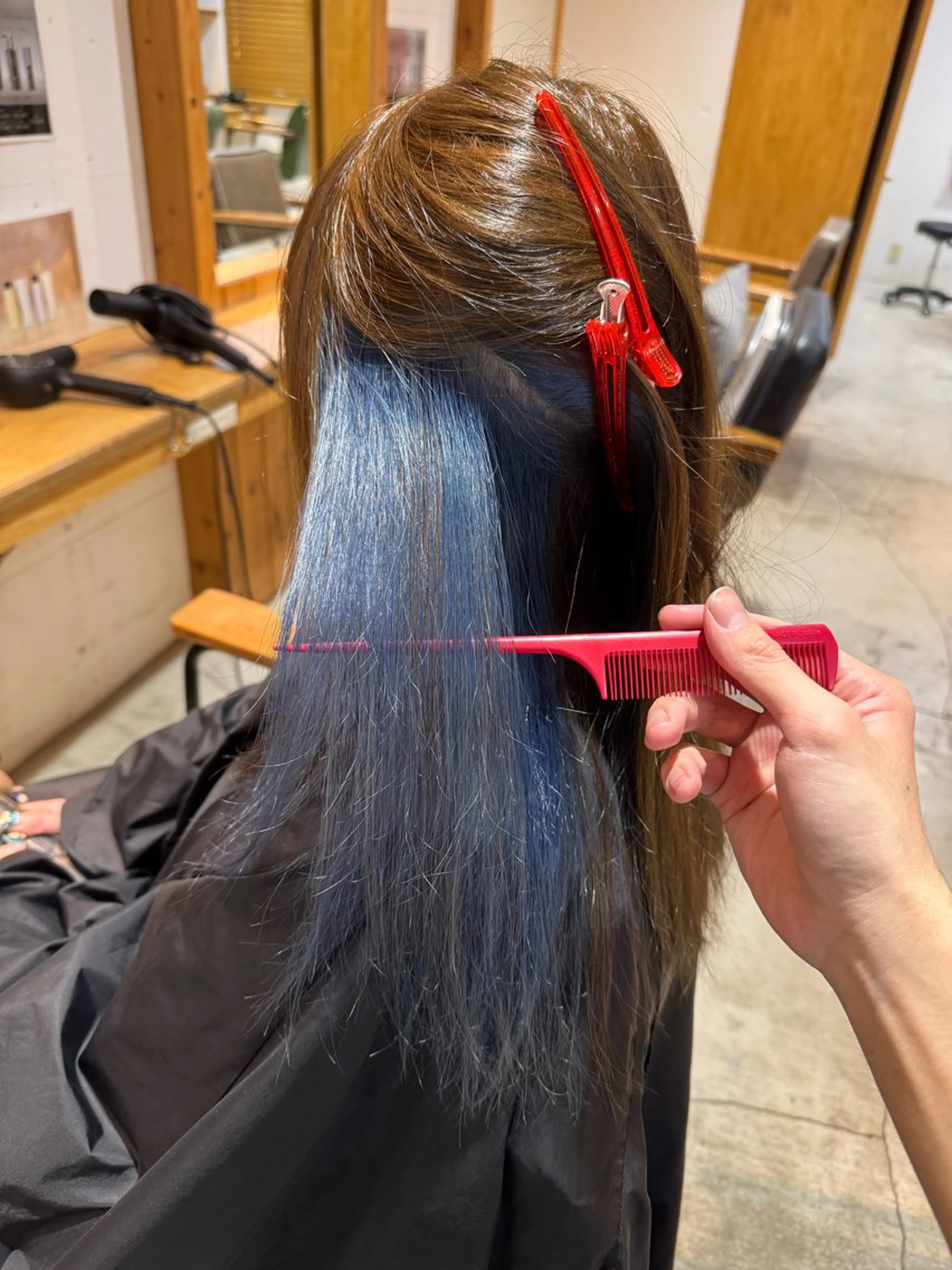 ロング カラー ブリーチ ブルーカラー インナーカラー 透明感カラー 大浦偉央のヘアスタイル