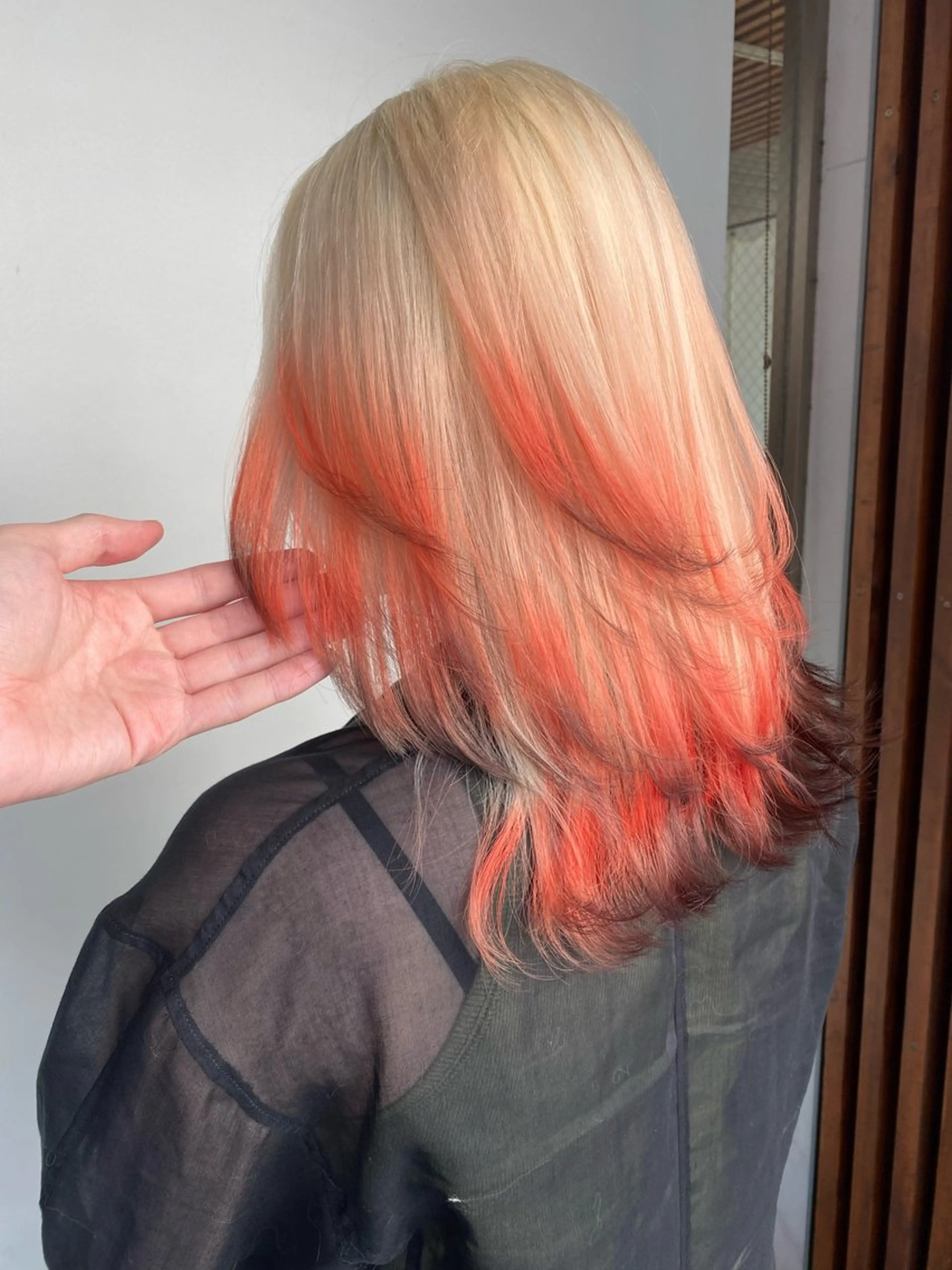 ミディアム 白髪ぼかし バレイヤージュ志鎌のヘアスタイル