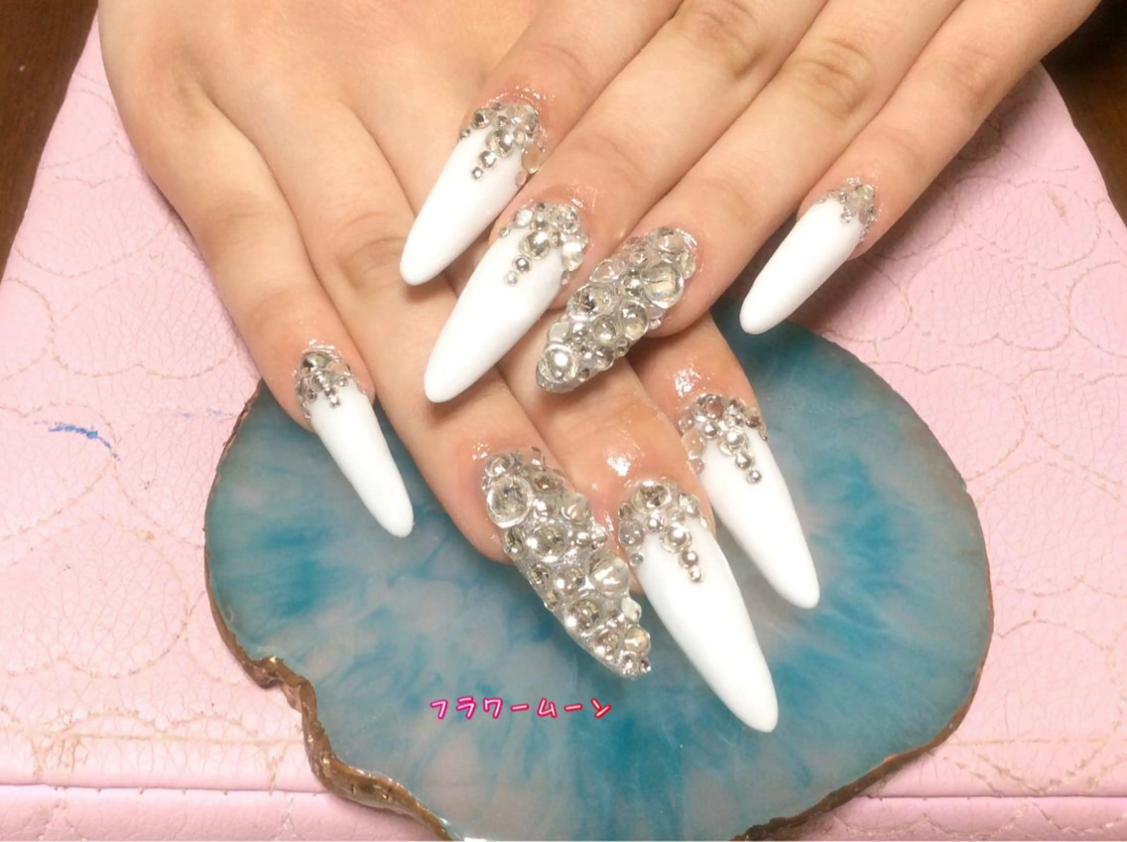 ネイル フラワー ムーンのネイルデザイン