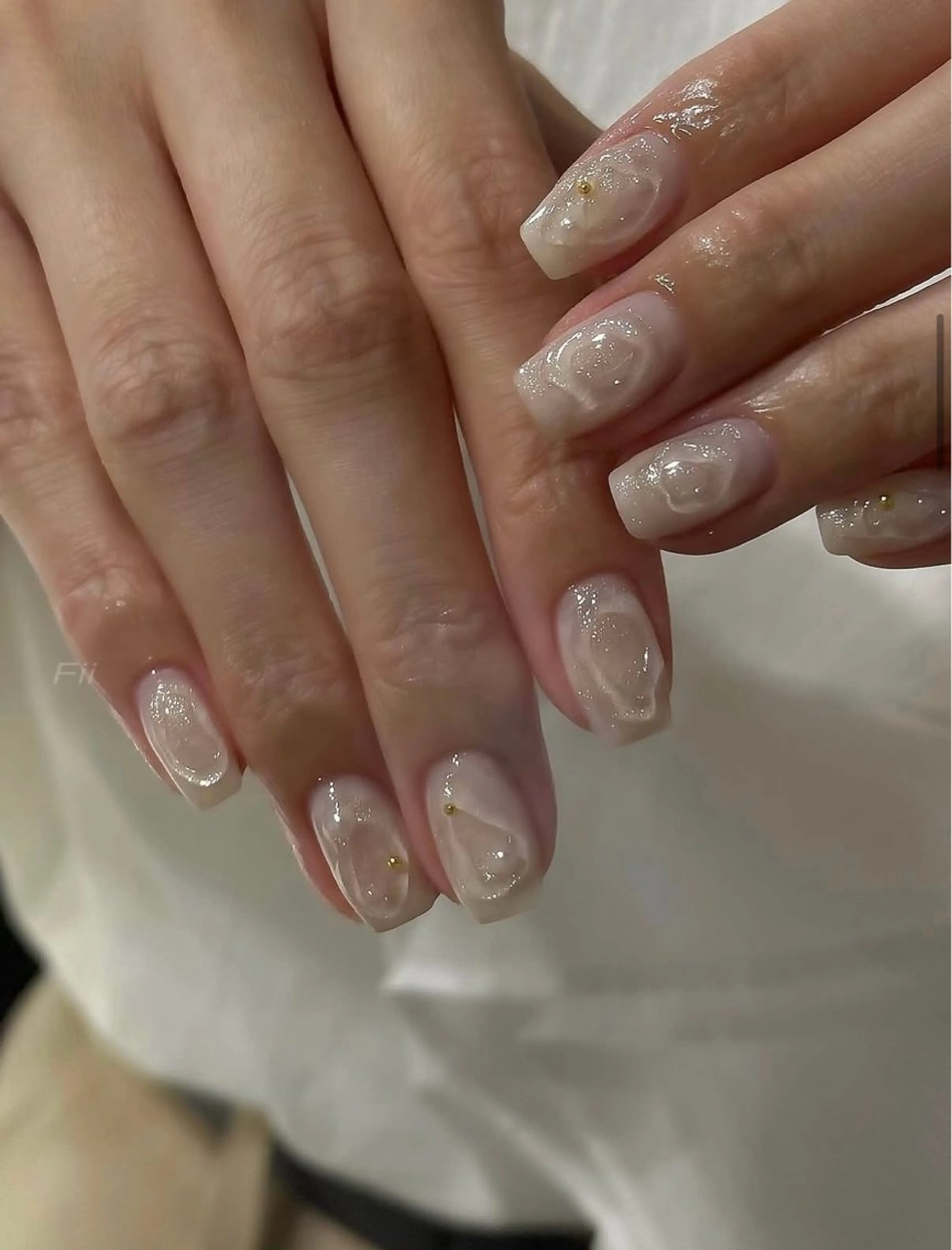 ネイル ニュアンスネイル ホワイト ハンドネイル 本町ネイルサロン Fiiのネイルデザイン