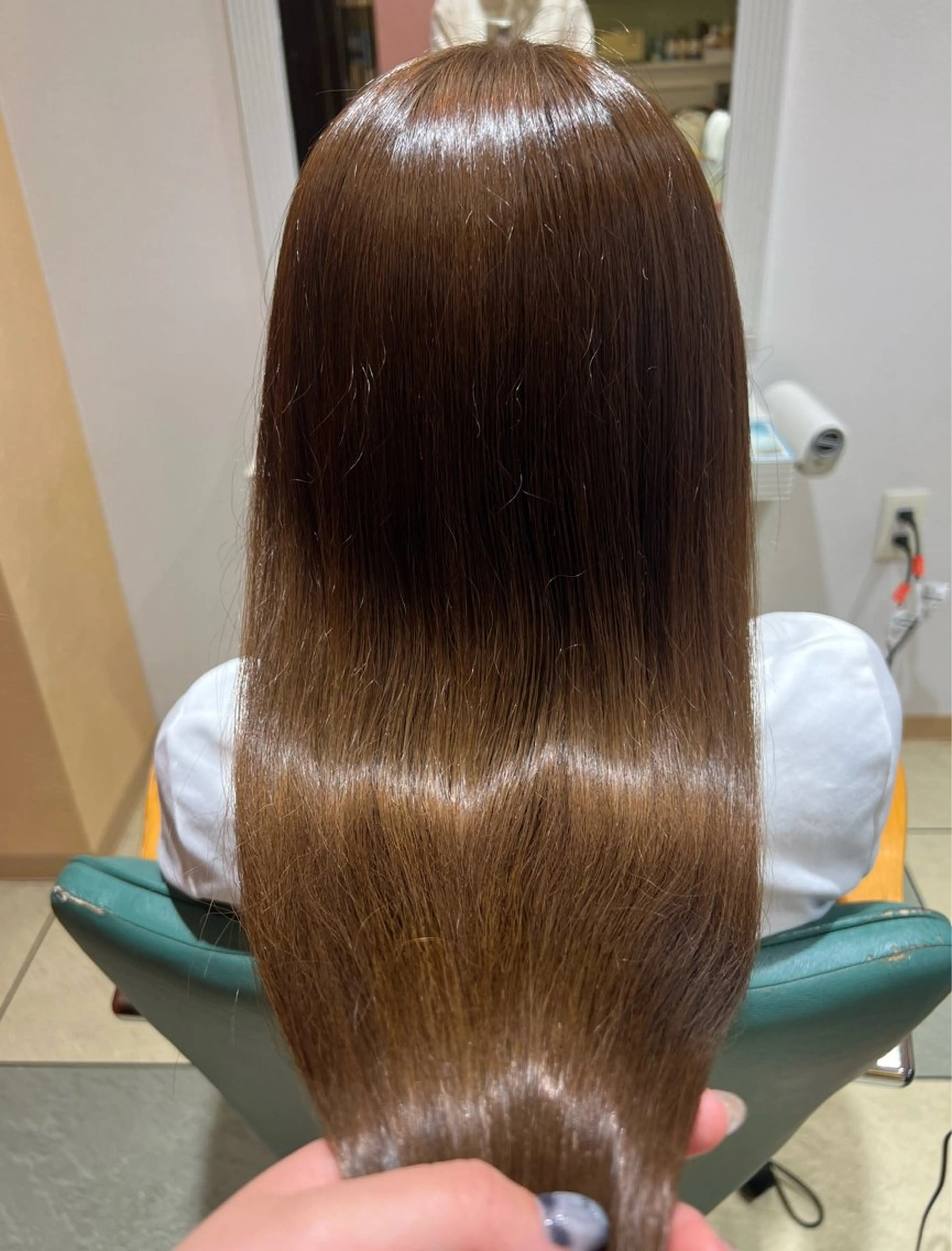 ロング カラー momb 折戸結菜のヘアスタイル