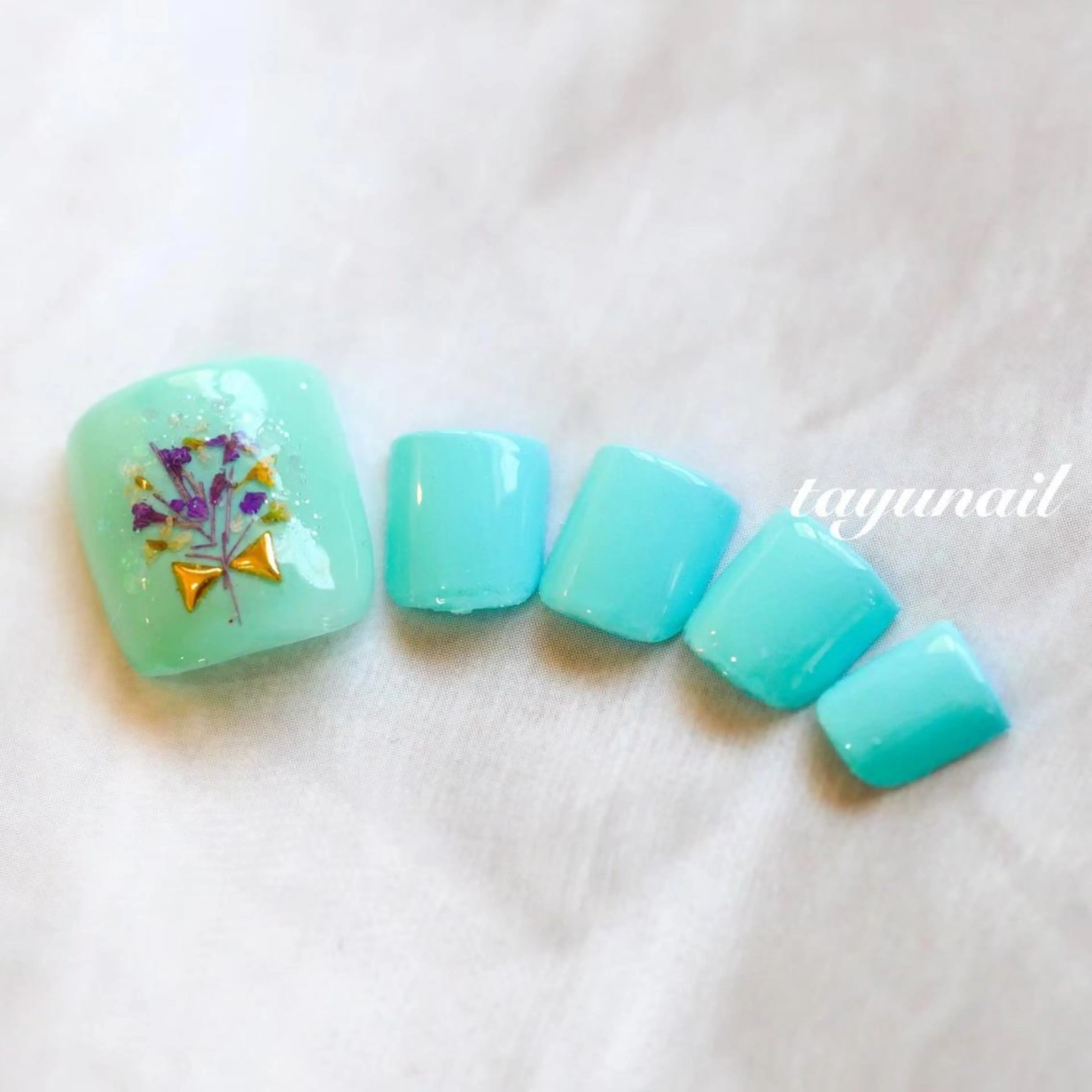 ネイル アートネイル ブルー フラワーネイル フットネイル ジェルネイル ネイルサロン 【たゆnail】のネイルデザイン