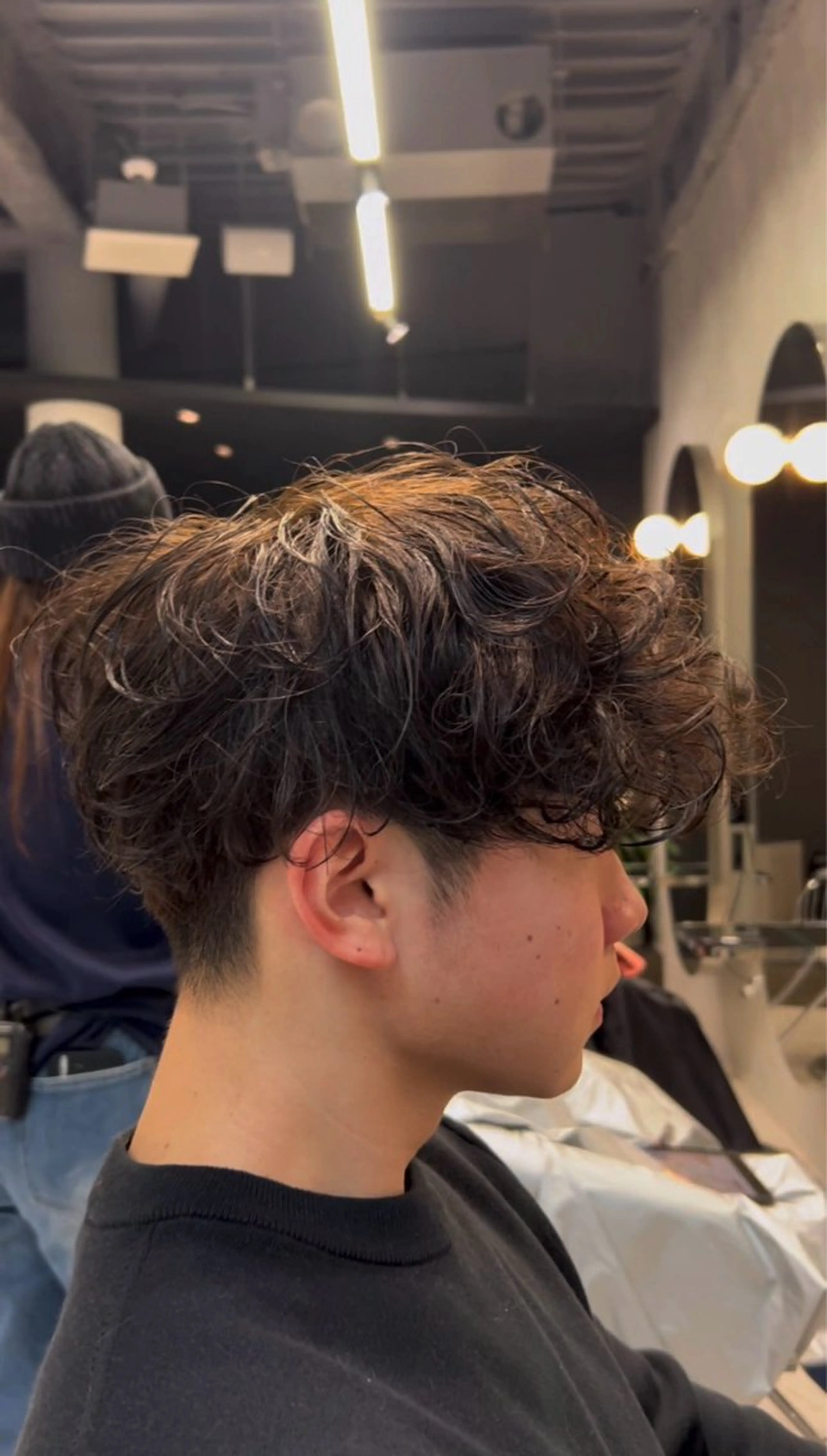 メンズ ヘアカラー 花井輝 ボブ/センターパートのヘアスタイル