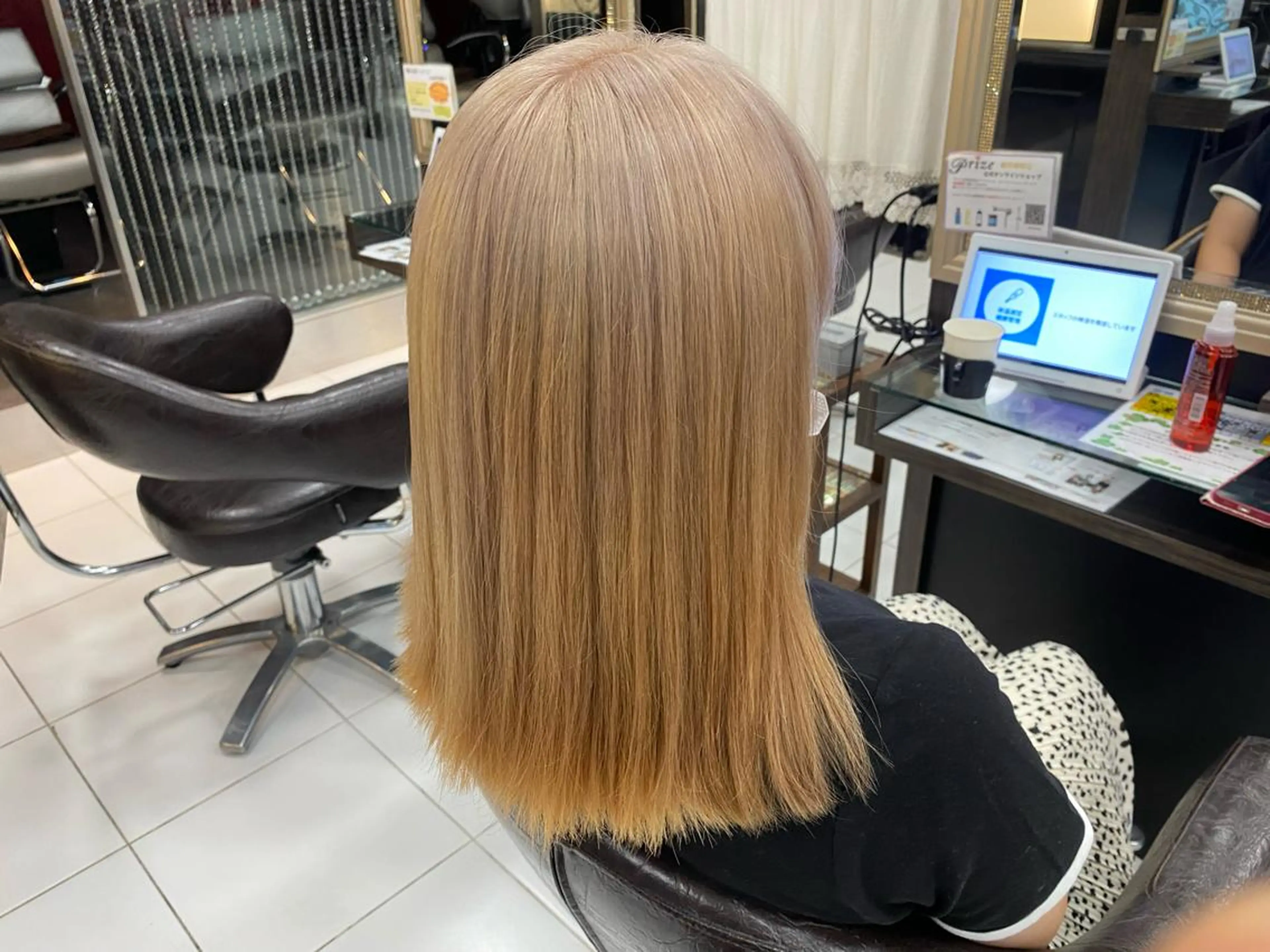 セミロング ホワイト系はお任せ /ブリーチ/店長岩崎のヘアスタイル