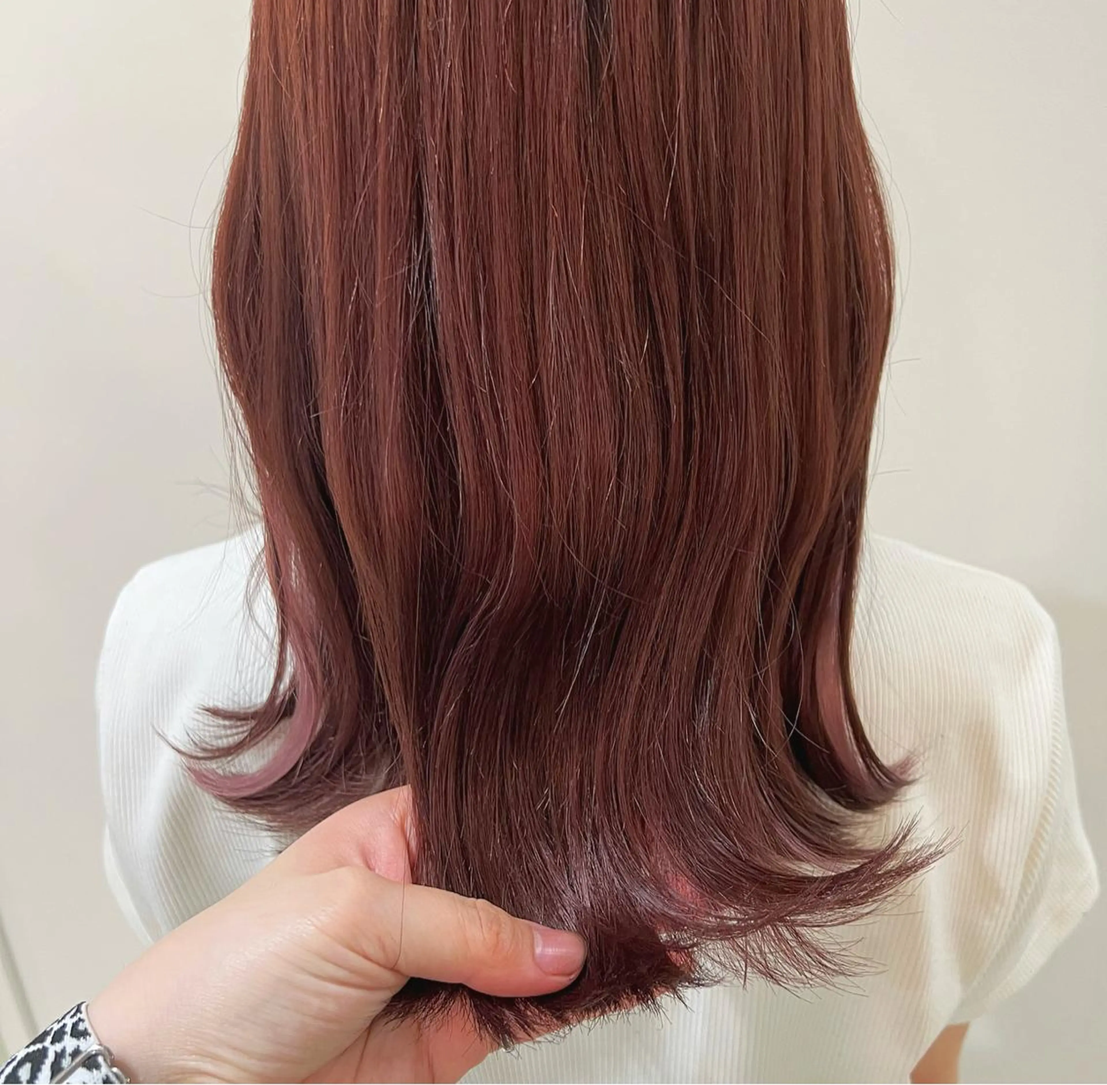 ミディアム ピンクブラウン 切りっぱなしボブ 👩🏼ミニボブのヘアスタイル