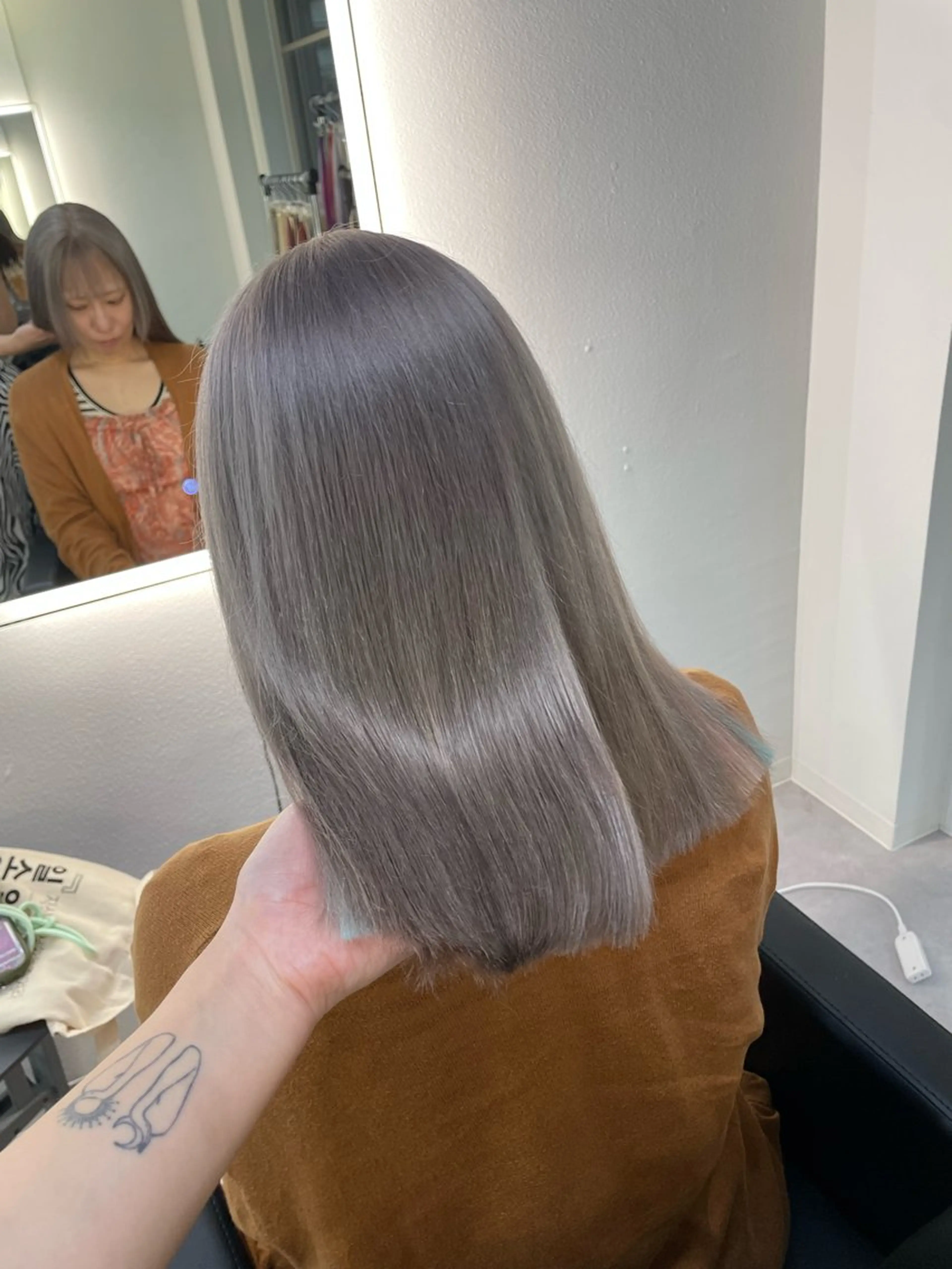 セミロング Cielro/ダブル カラー/西田咲希のヘアスタイル