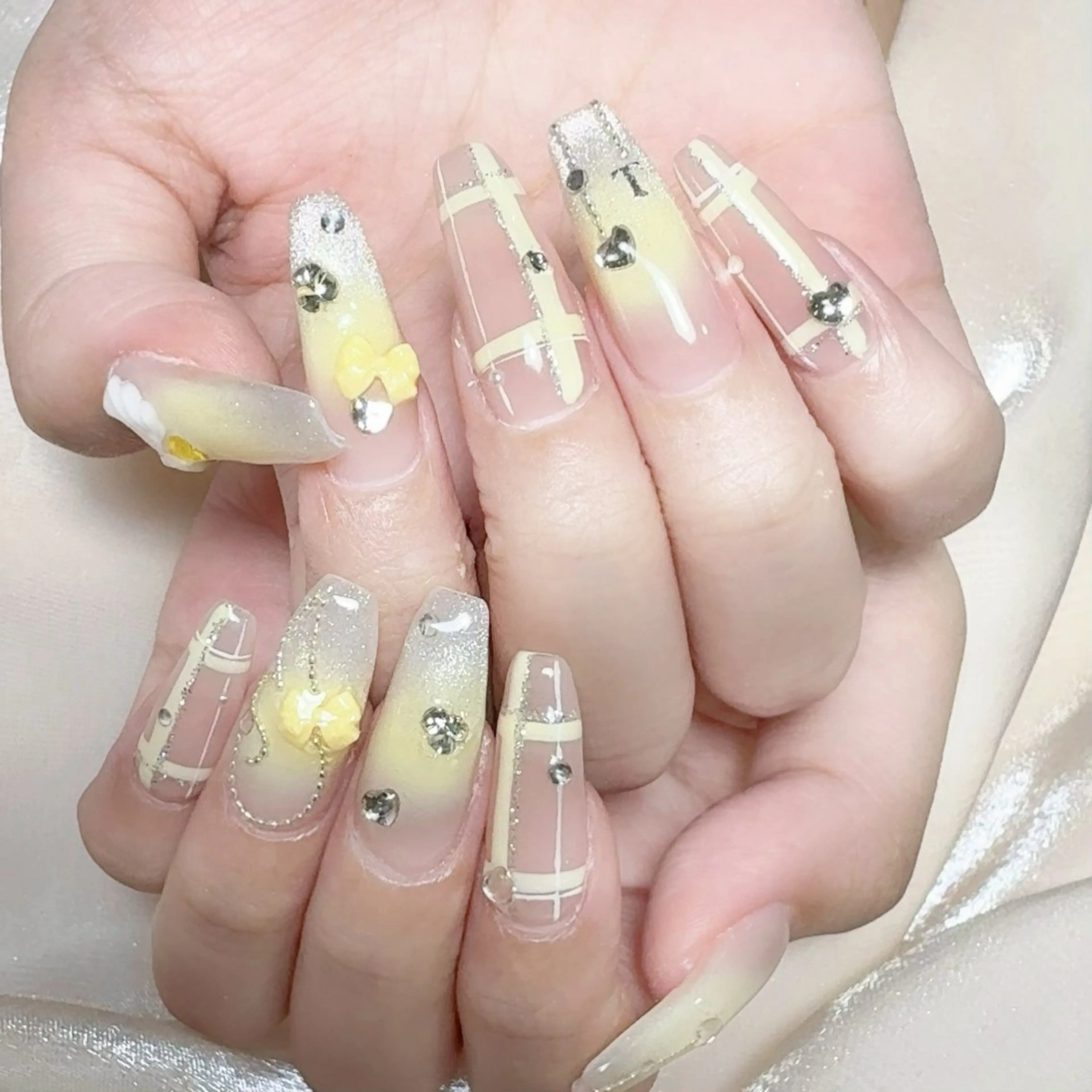 メンズ ネイル メンズ韓国風 アートネイル オーロラネイル ガーリー キラキラネイル Nail salon 木にいるのネイルデザイン