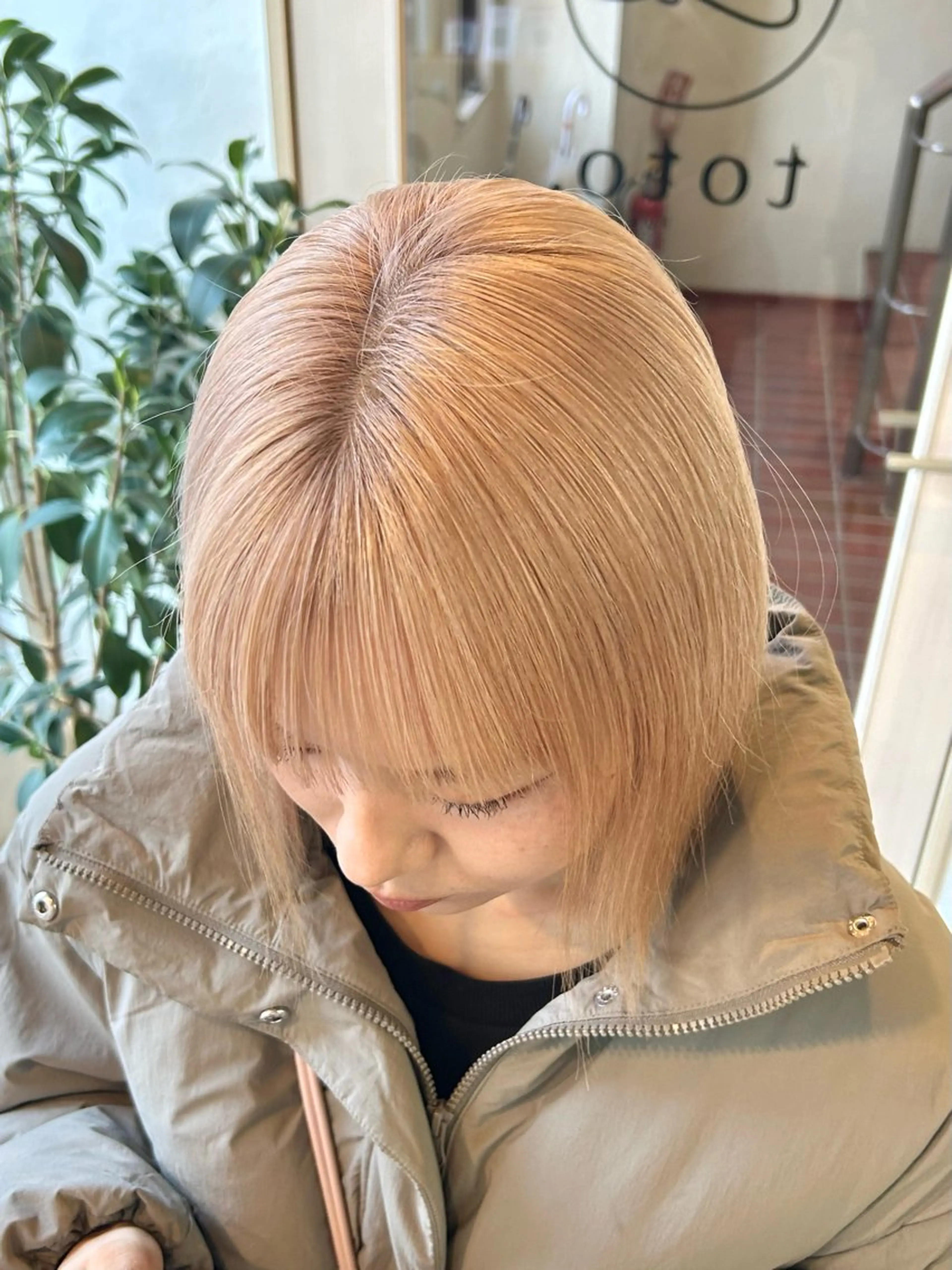 ミディアム カラー カット ヘアカラー トリートメント 艶カラー/レイヤー/ ハイトーン/まなみのヘアスタイル