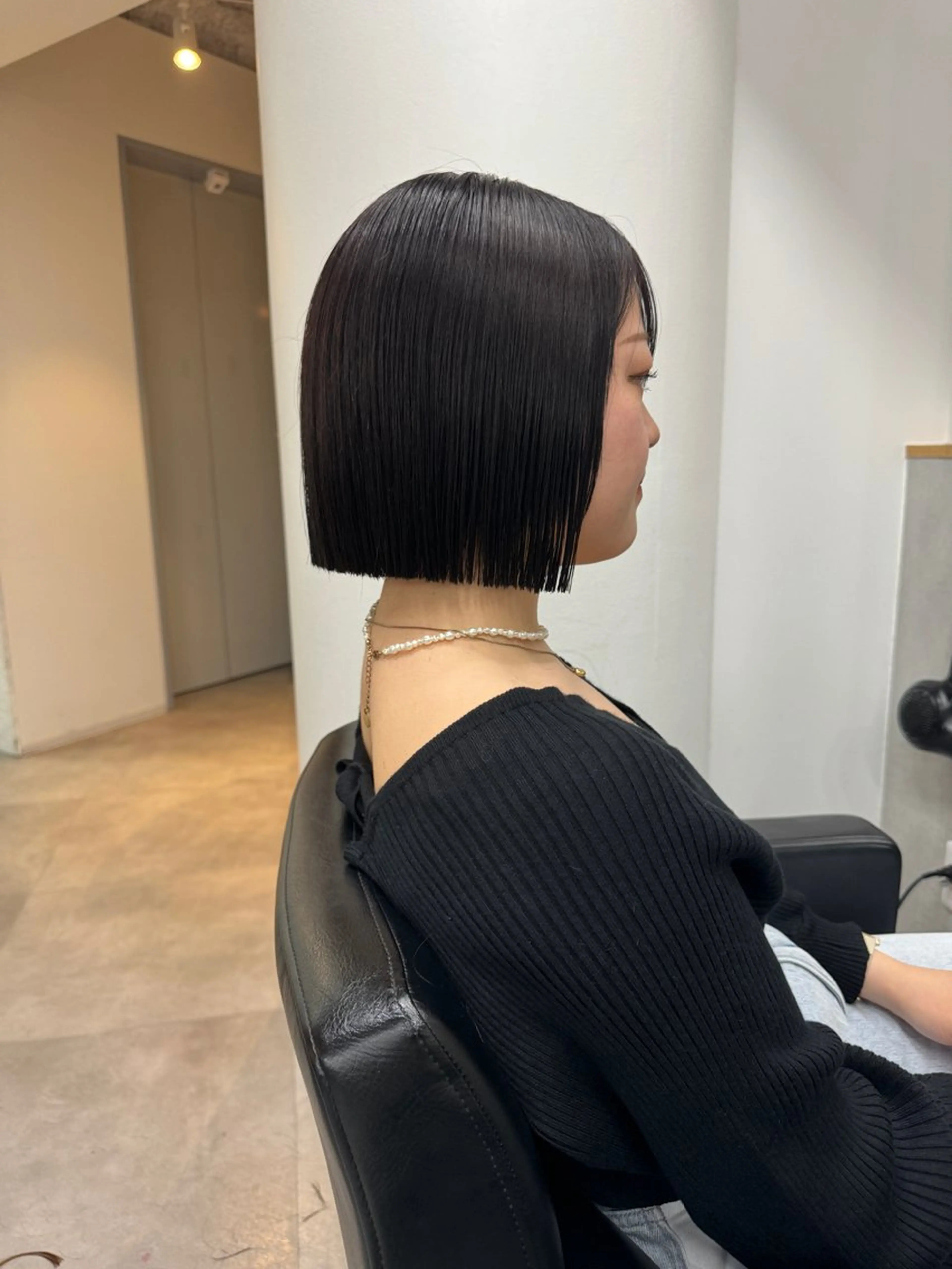 ショート カラー カット ヘアカラー トリートメント 切りっぱなしボブ レイヤー/縮毛矯正のヘアスタイル