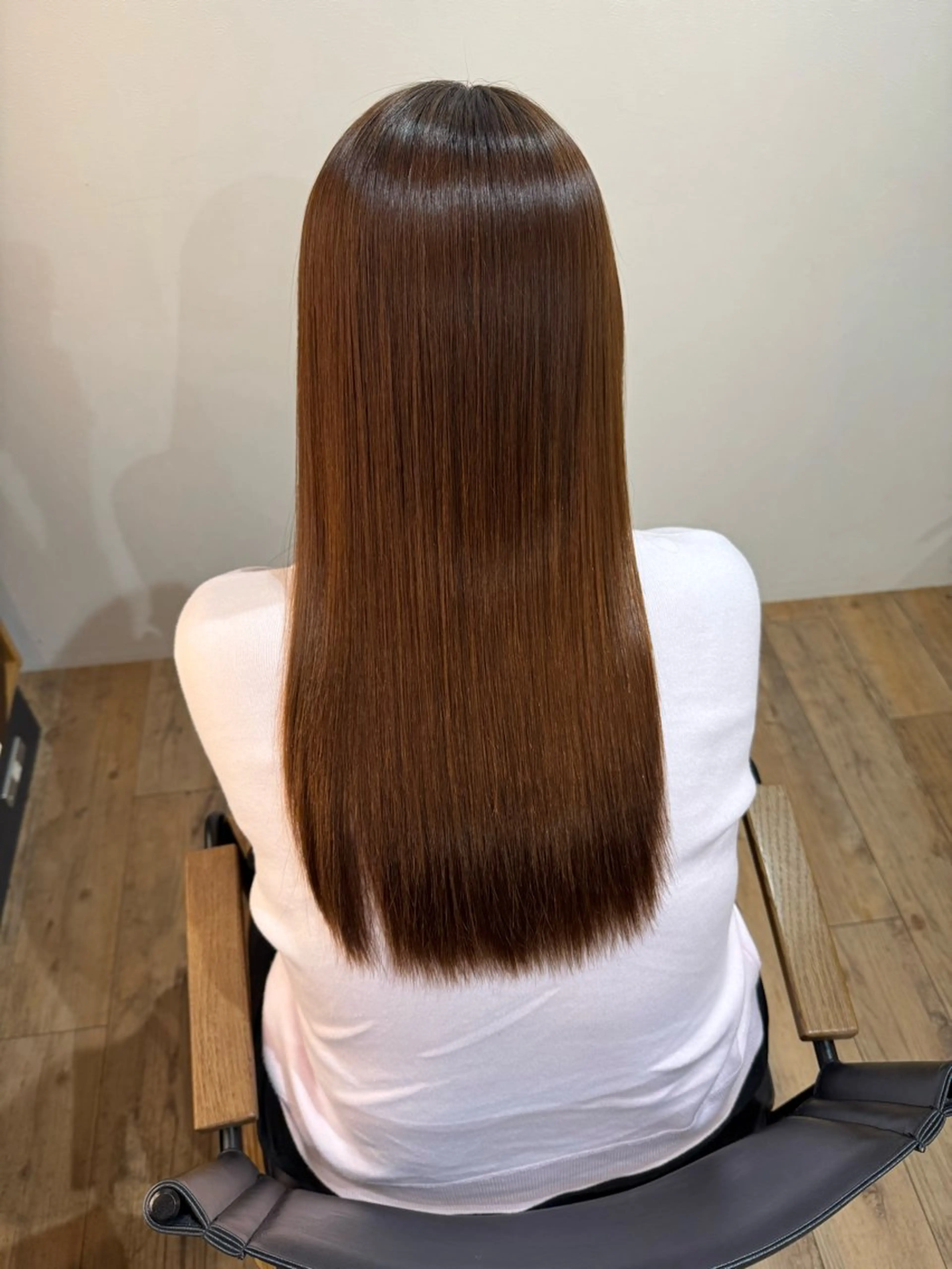 セミロング カット 縮毛矯正 トリートメント afloatkobe所属・美髪/髪質改善 川口凌弥のヘアスタイル