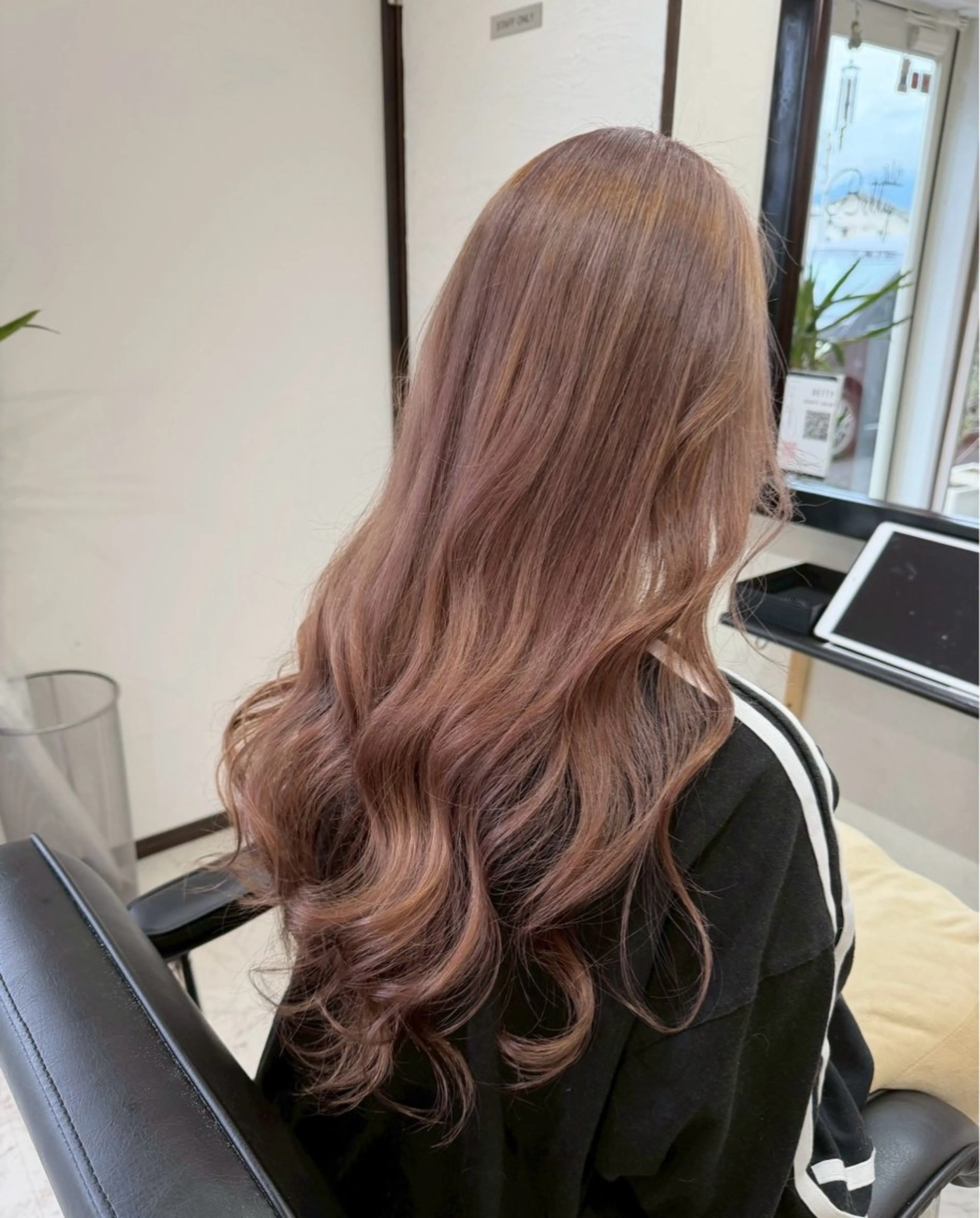 ロングリタッチ + カラー +トリートメントの写真