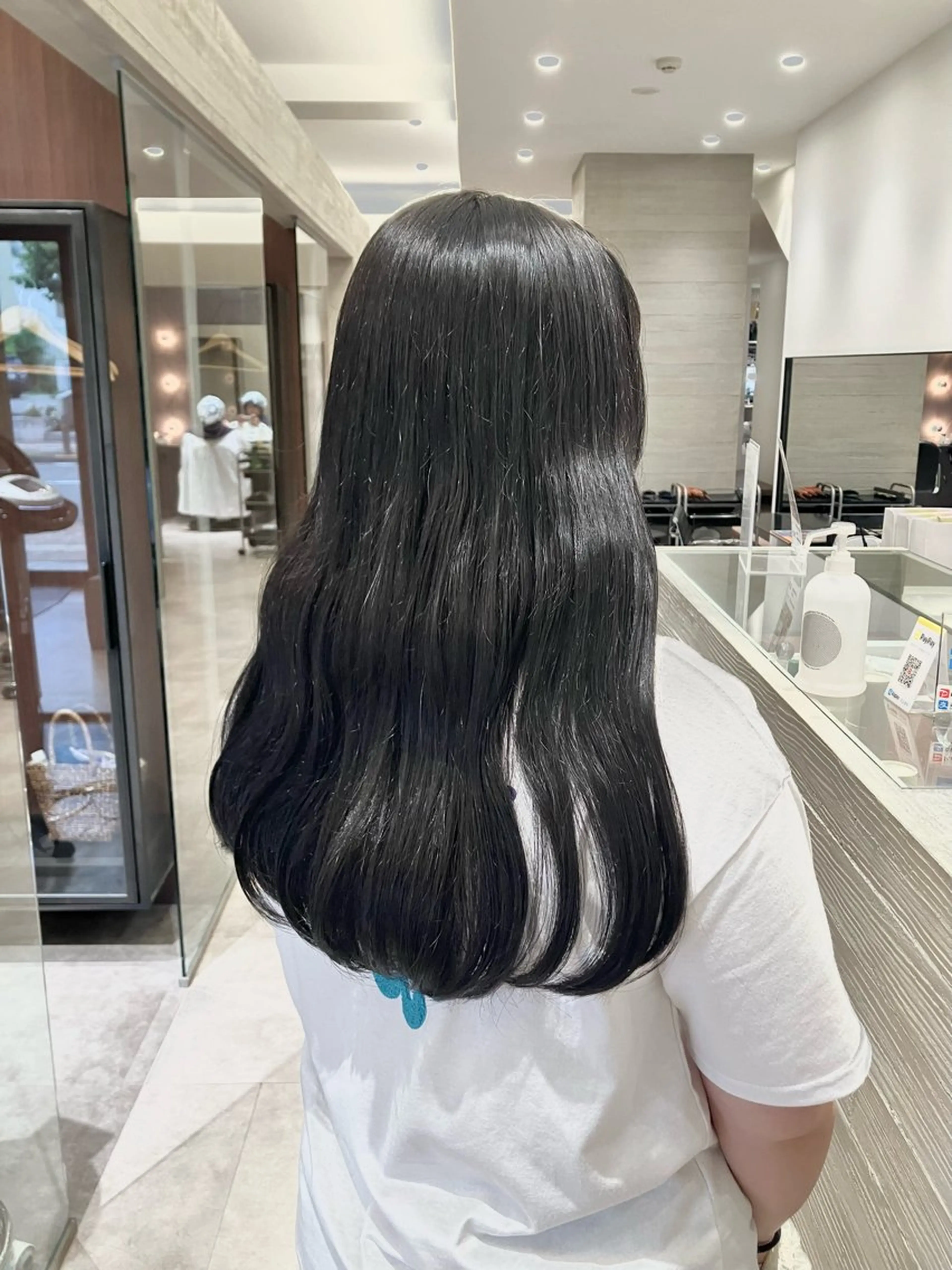 ロング カラー サキ🤍ハイトーン 🩰くびれ巻きヘアのヘアスタイル