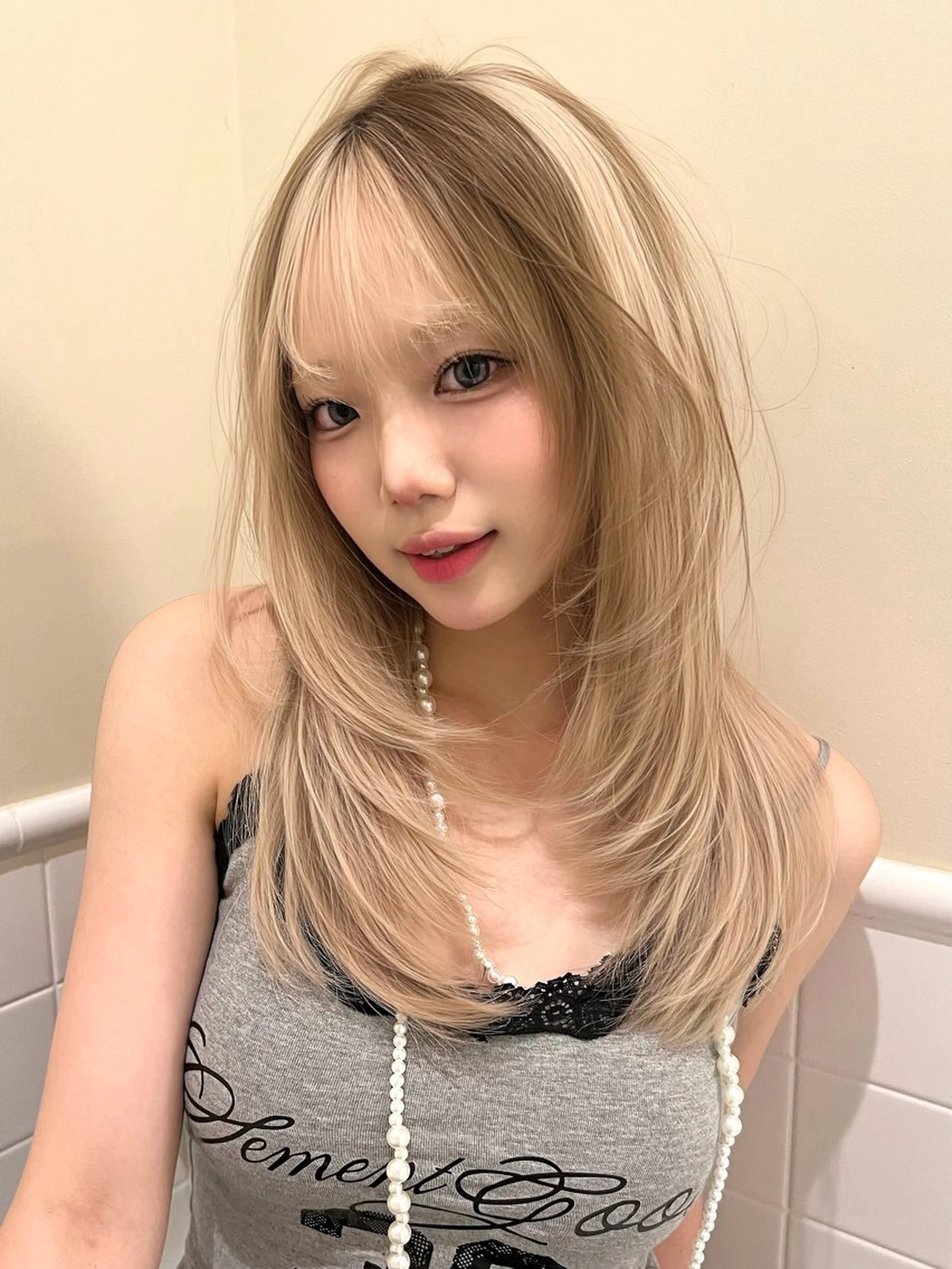 ミディアム カラー カット ヘアカラー トリートメント 抜きっぱなしブロンド /ハイトーン/カナタのヘアスタイル