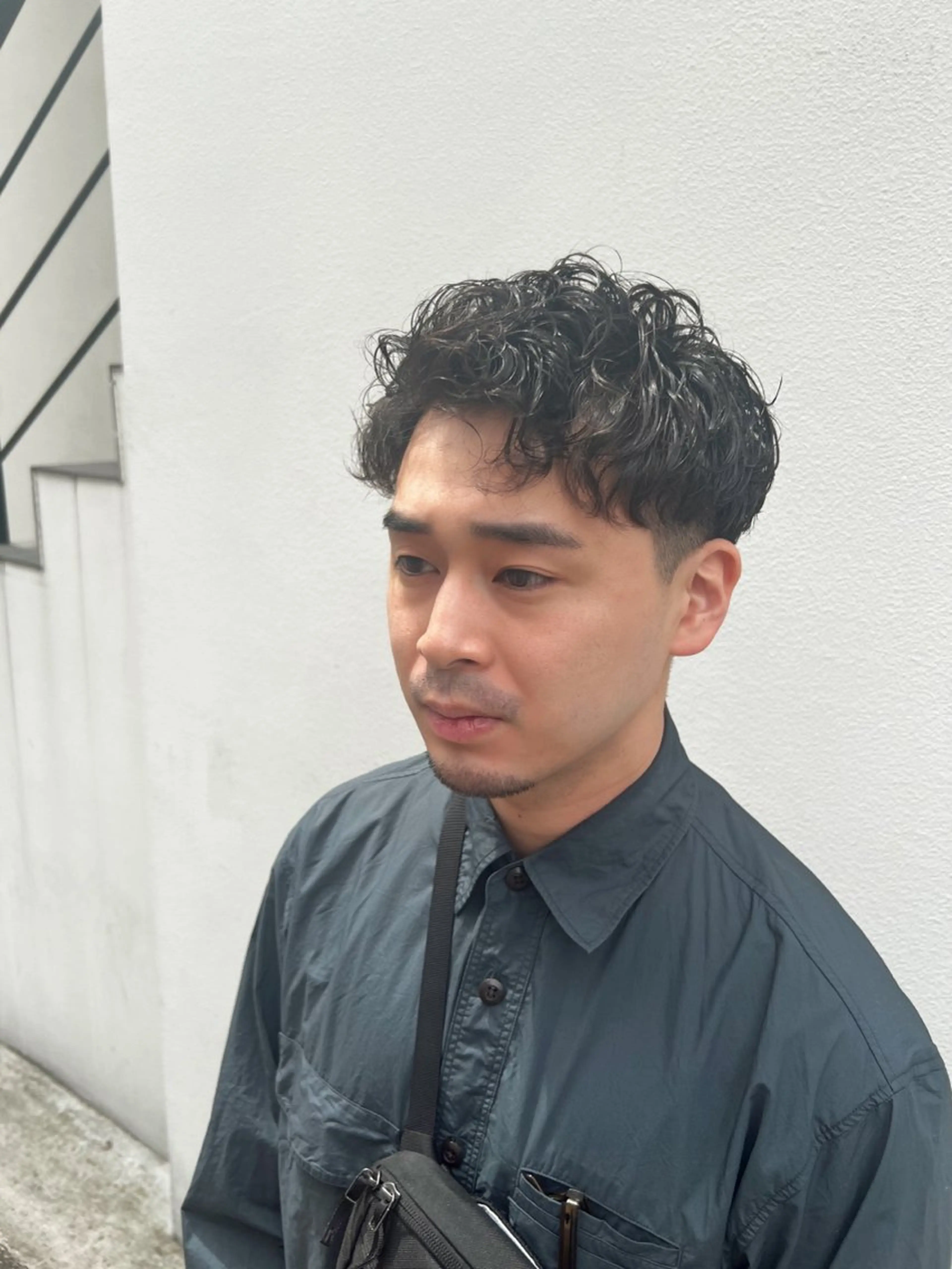 ミディアム パーマ メンズ ミディアムパーマ メンズパーマ 透明感/血色カラー/ 似合せレイヤー/ゆいのヘアスタイル