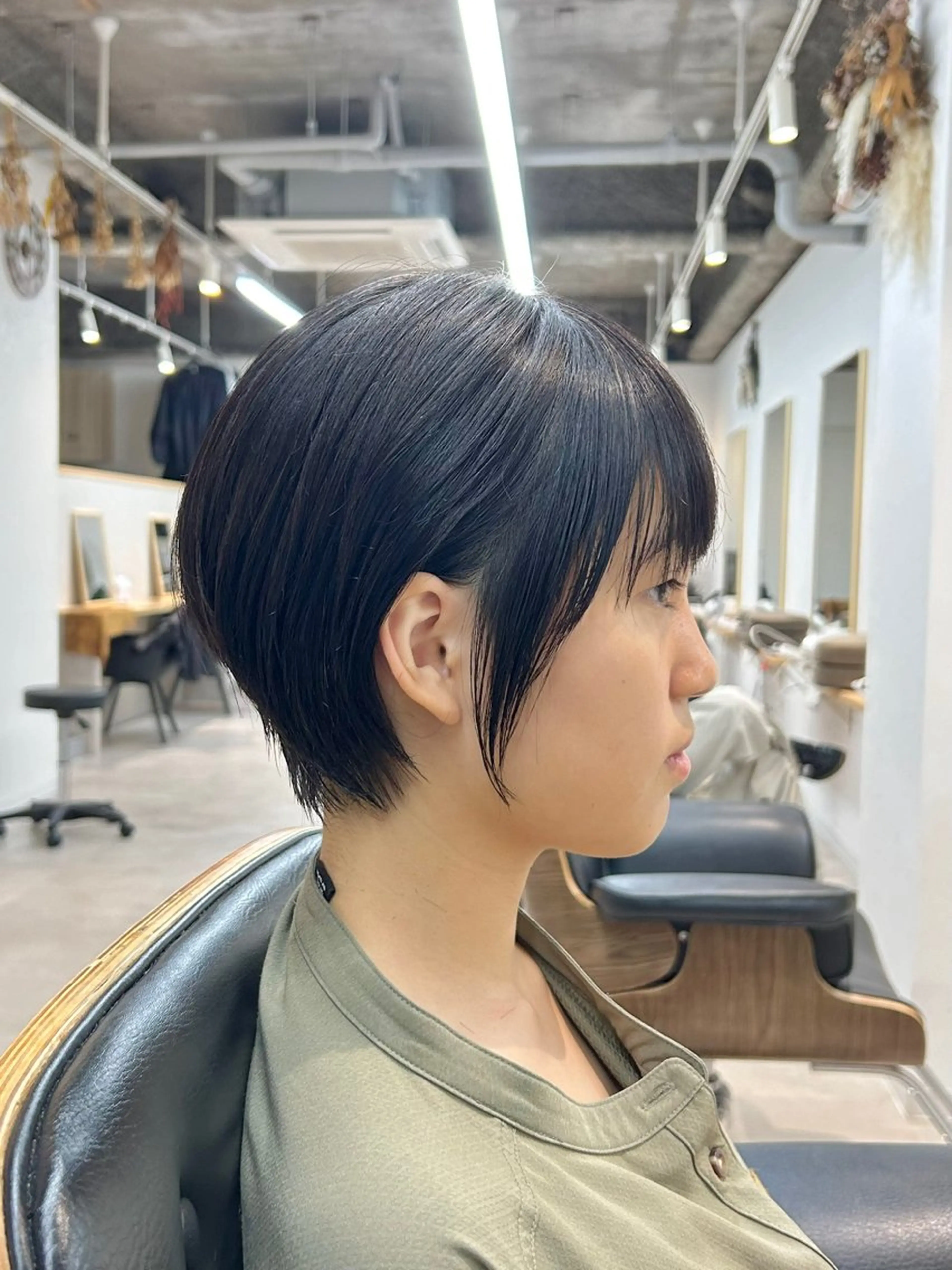 ショート カラー くびれヘア ショートヘア カット ヘアカラー 艶カラー/レイヤー/ ハイトーン/まなみのヘアスタイル
