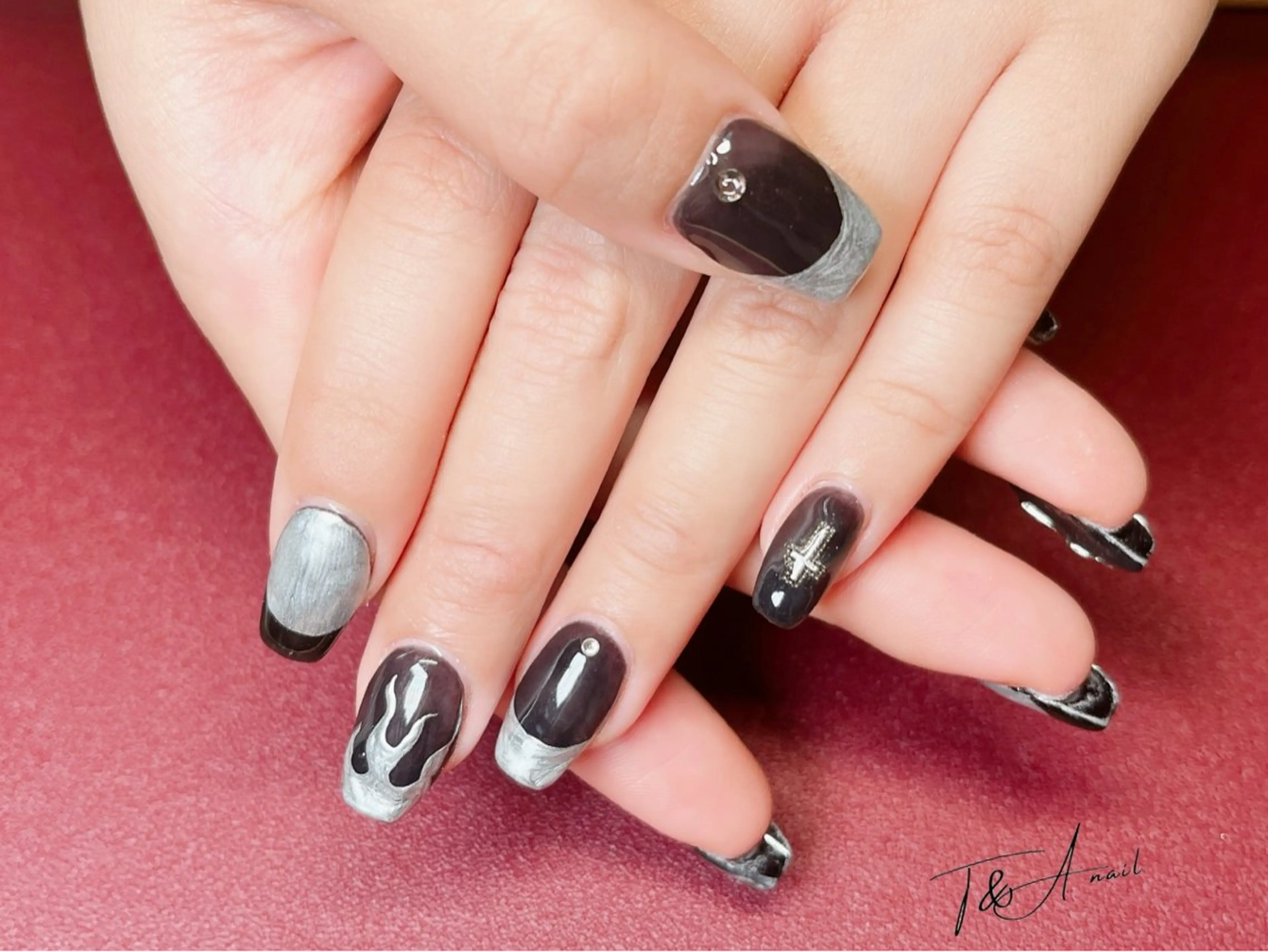 ネイル 長さ出し フレンチネイル ジェルネイル スカルプネイル シルバー T&A nailのネイルデザイン