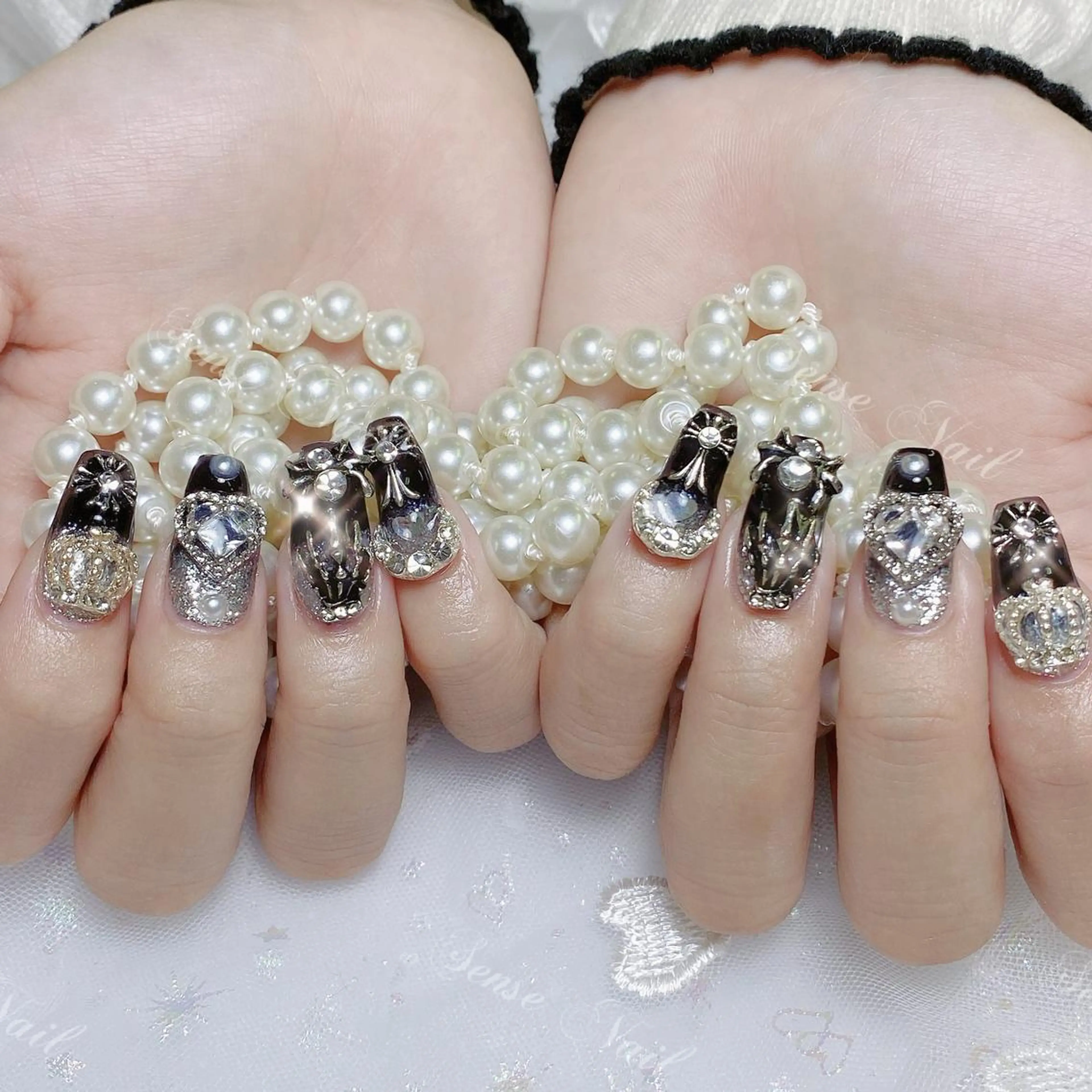 ネイル ハンドネイル Queening 🦋のネイルデザイン