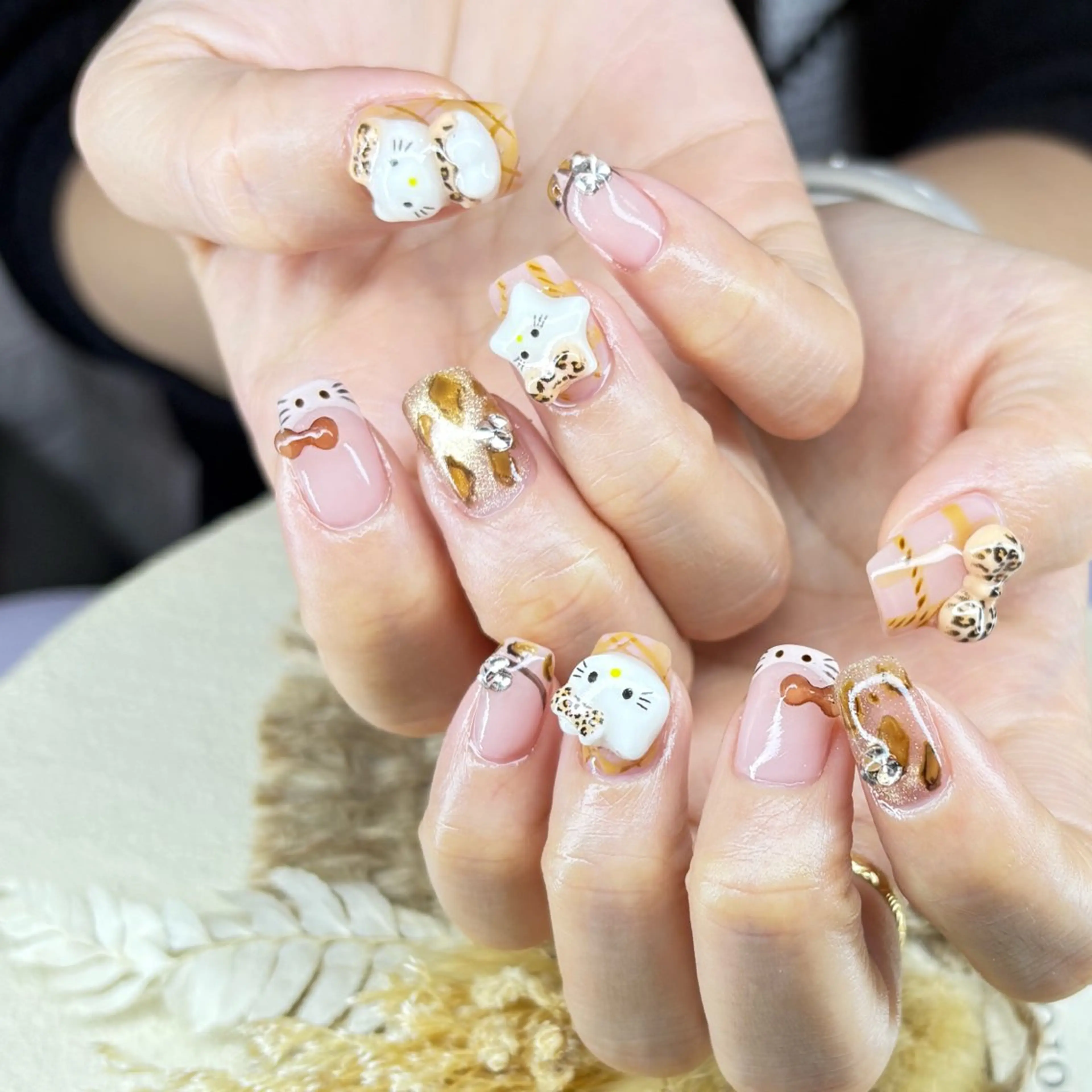 ネイル ハンドネイル AngelChris ビューティーサロンのネイルデザイン