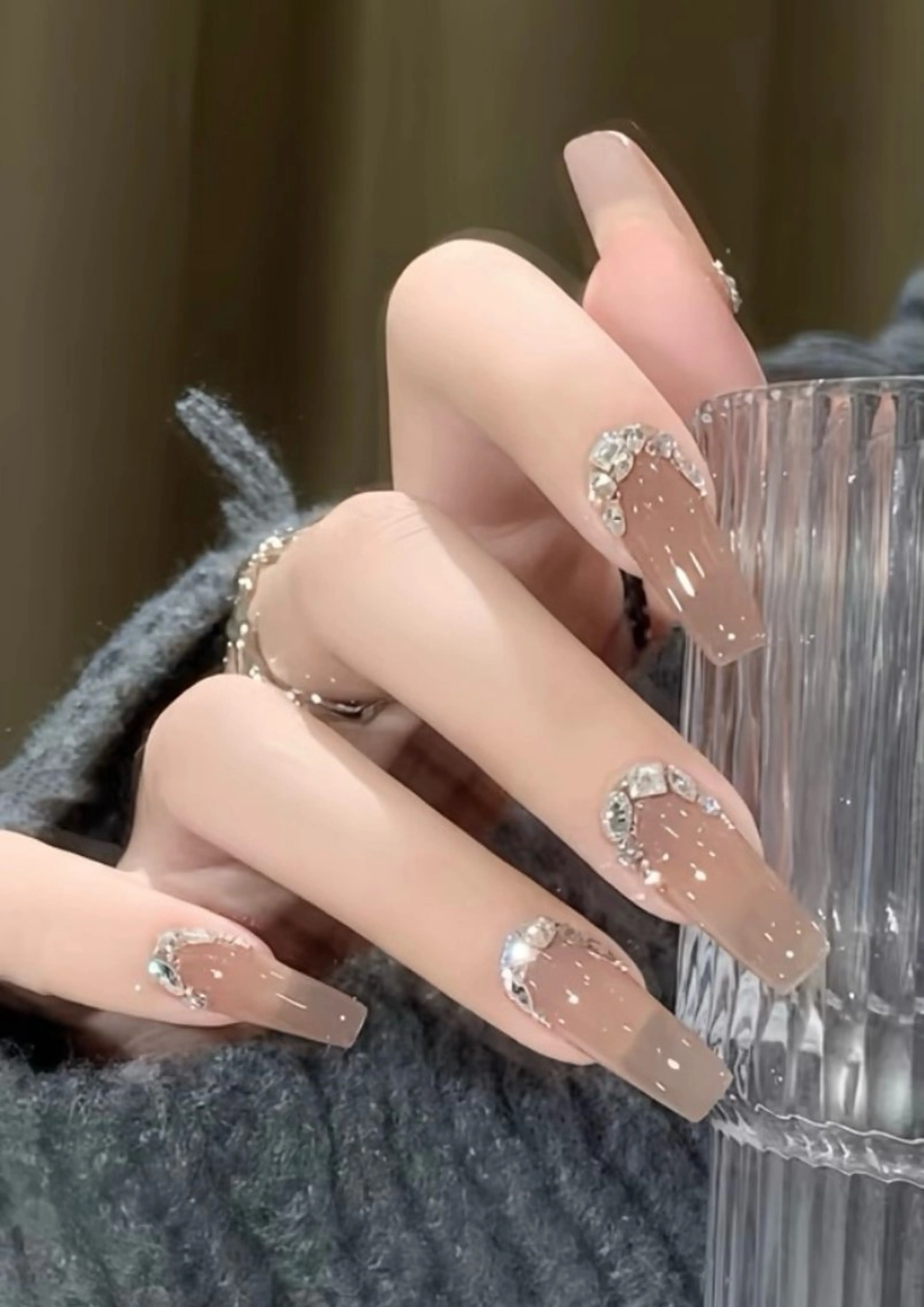 ネイル チークネイル 長さ出し フラワーネイル フレンチネイル ガーリー sun nail池袋 モデル募集のネイルデザイン