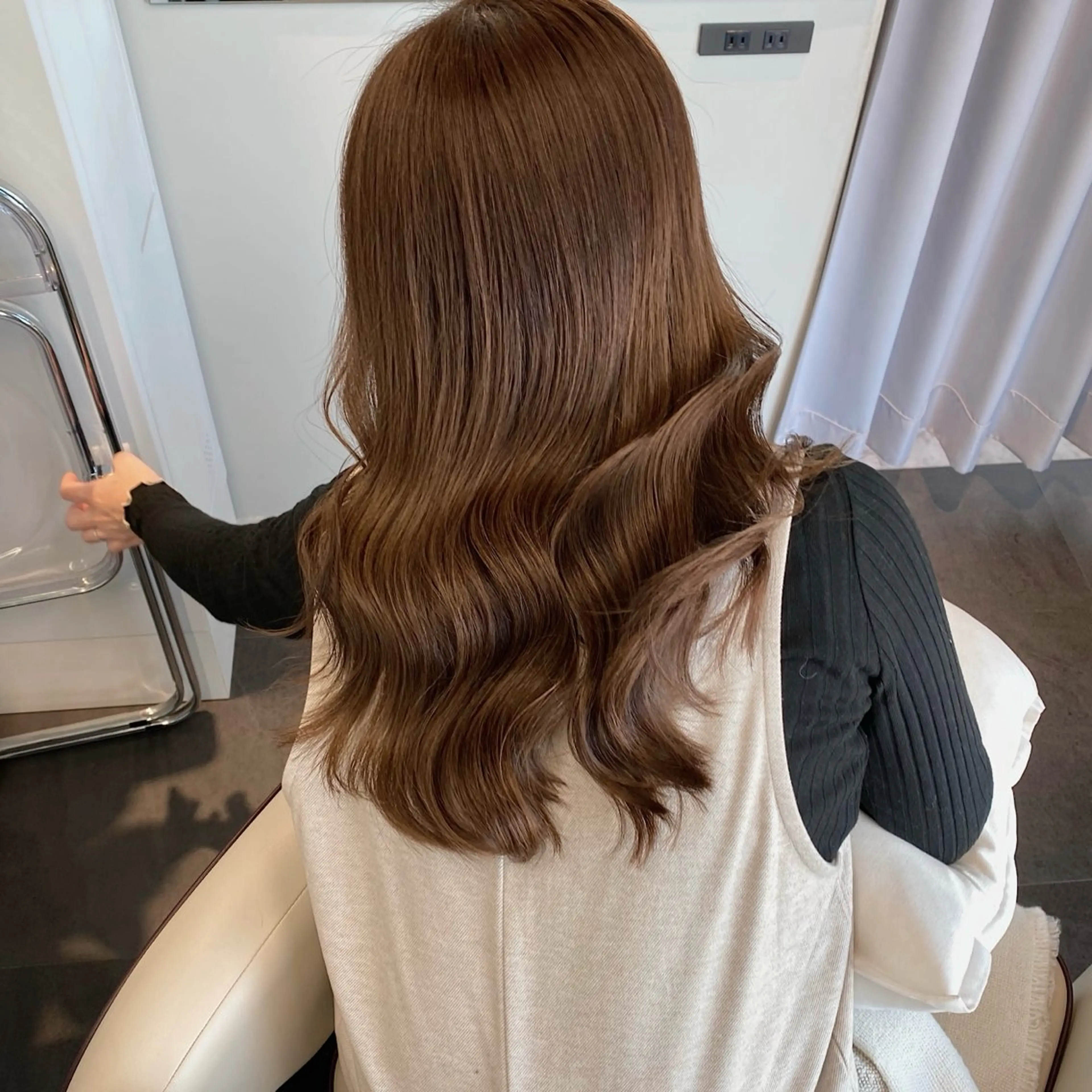 ロング カラー ベージュカラー ブリーチ 透明感カラー ミルクティーベージュ ブリーチなしカラー ブリーチなしカラー/ 髪質改善/寺門束のヘアスタイル