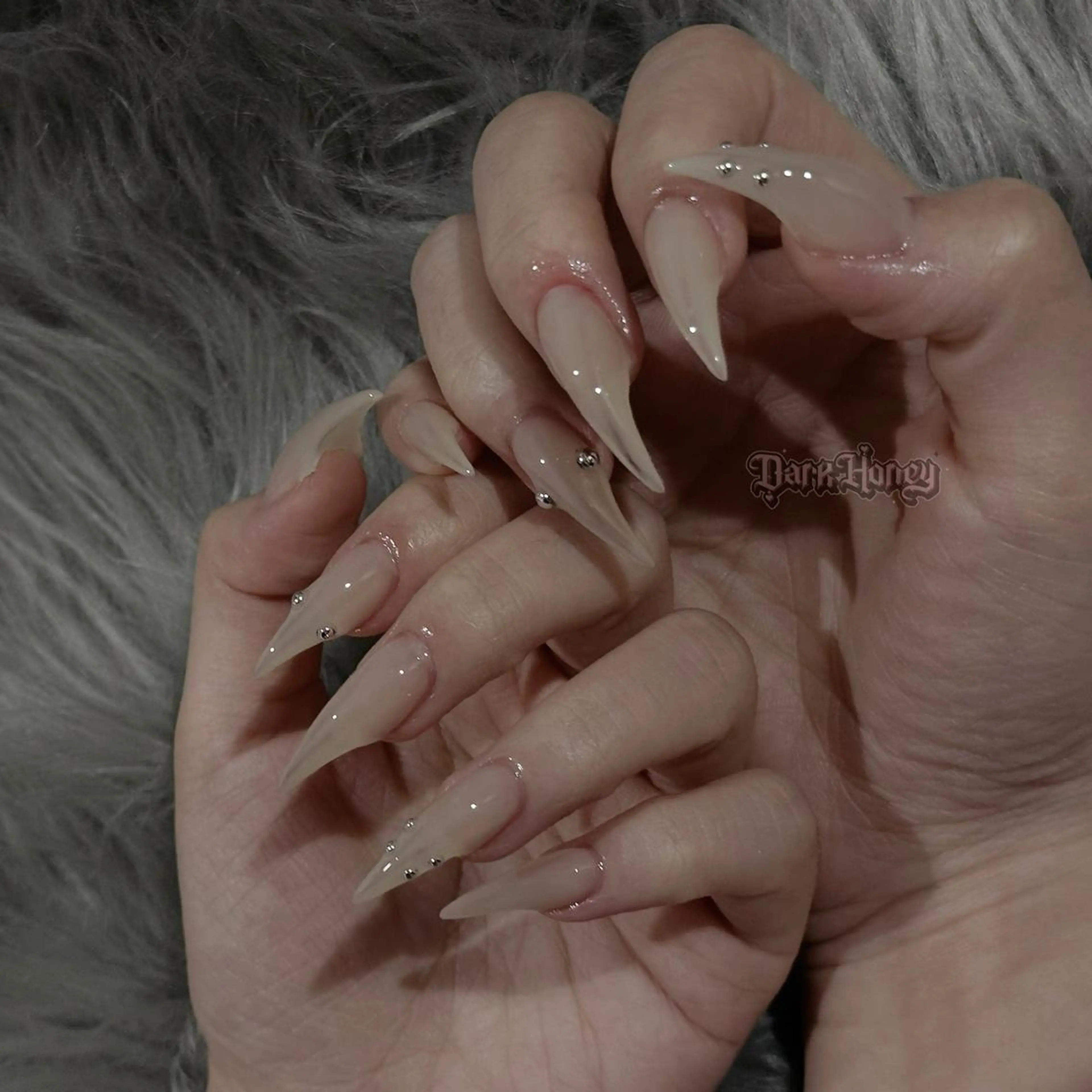 ネイル ハンドネイル Dark Honey Susuのネイルデザイン