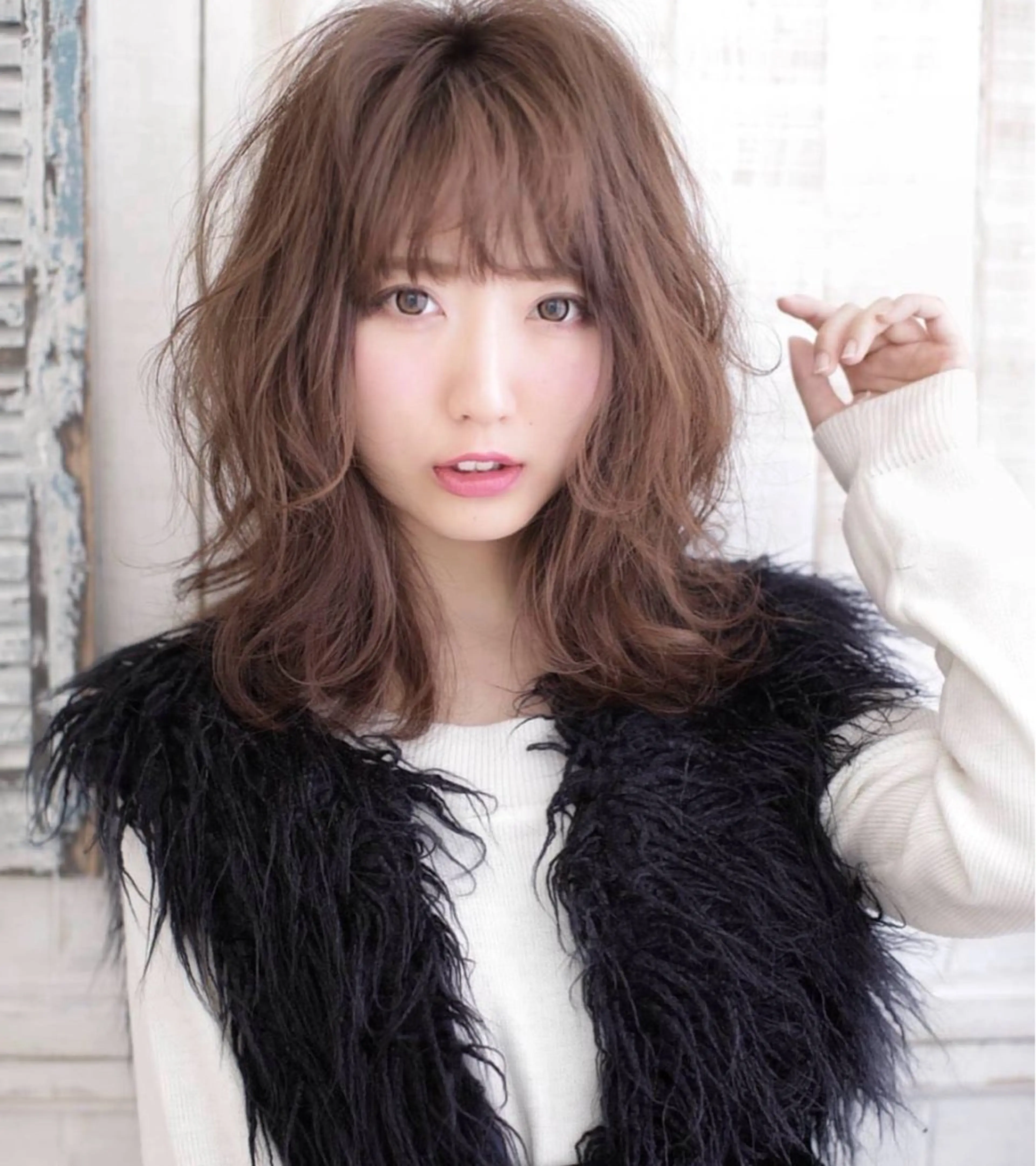 ミディアム カット ヘアカラー トリートメント 海希/ブリーチ透明カ ラー/レイヤーカットのヘアスタイル