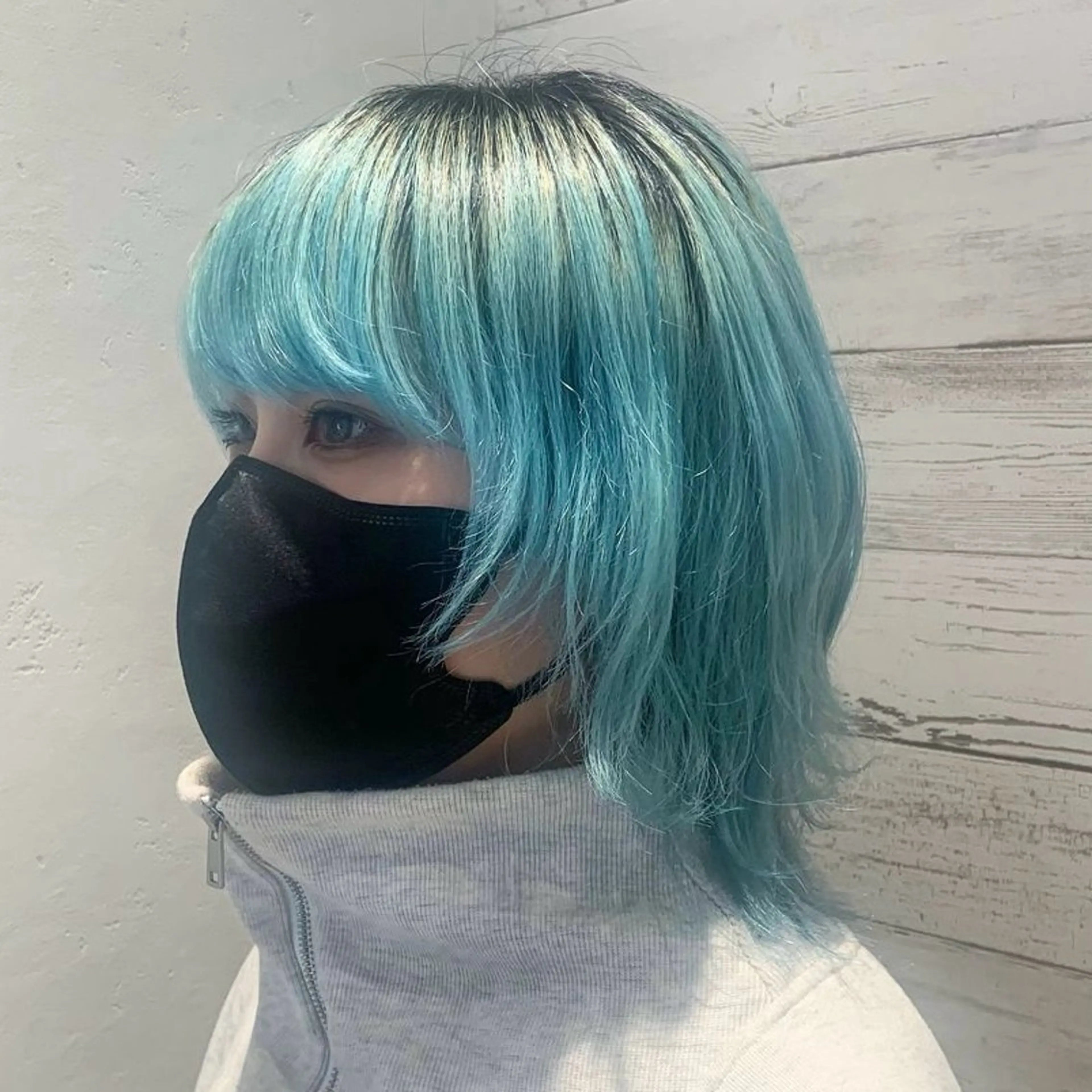 ミディアム カラー ヘアアレンジ ブルーカラー アニメ髪・ウルフ🦇 樋口莉夏のヘアスタイル