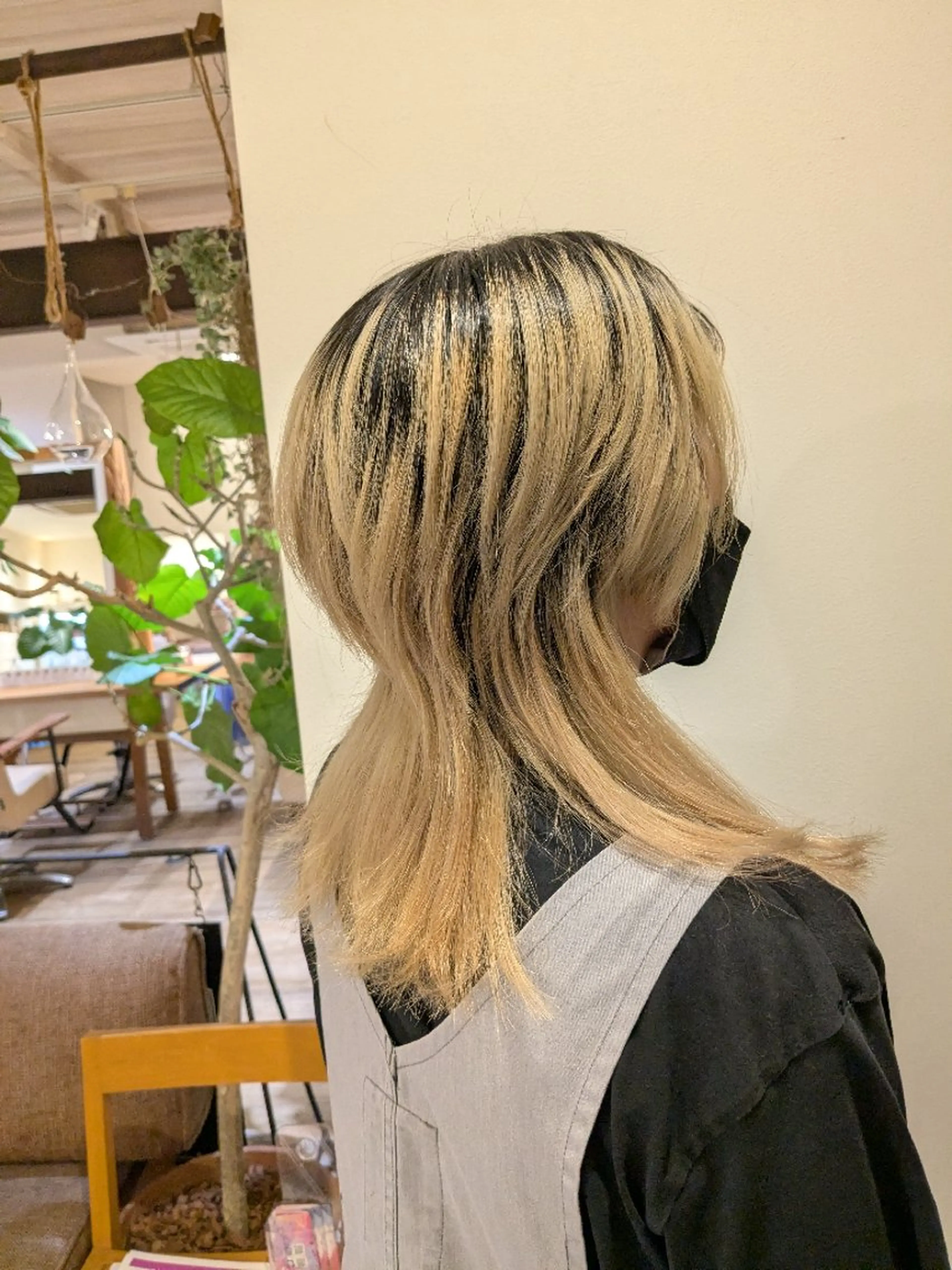 セミロング カット Spring Akariのヘアスタイル