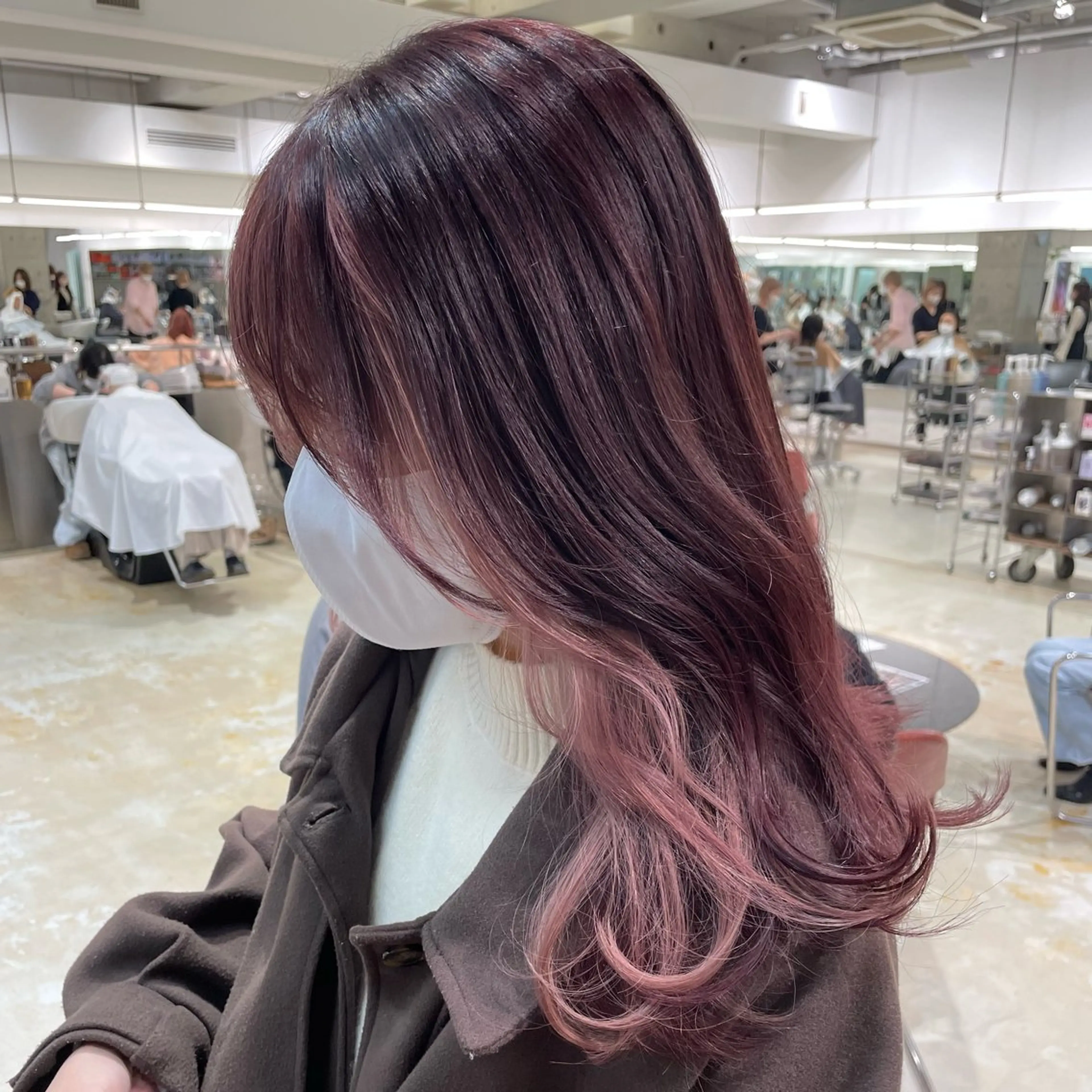 ロング カラー ブリーチ 🍑暖色／レイヤー／ 真希🎀のヘアスタイル