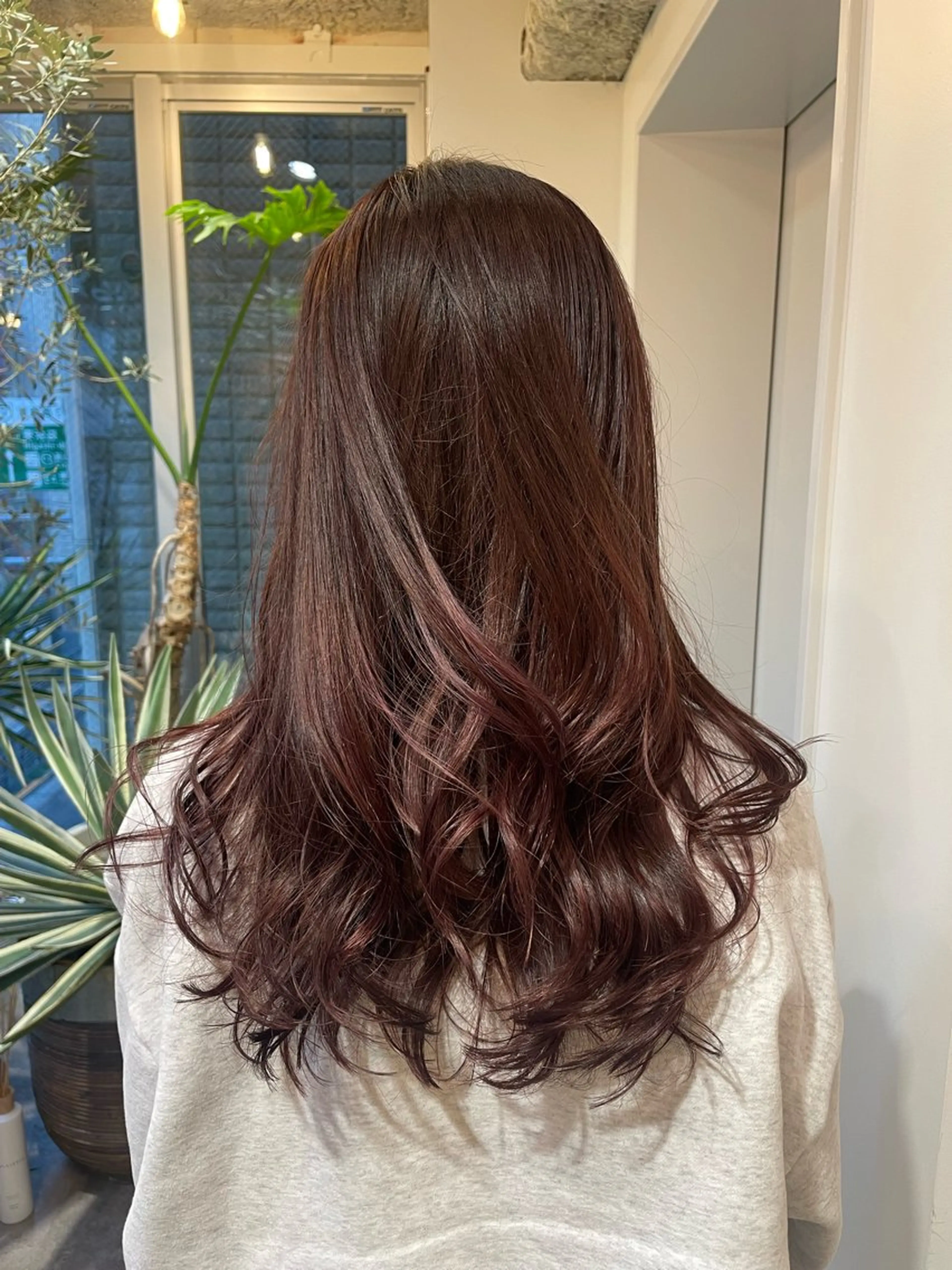 セミロング カラー グラデーションカラー ハイライトカラー ピンクカラー ハイライト カット ヘアカラー トリートメント 狩野 羅夢のヘアスタイル