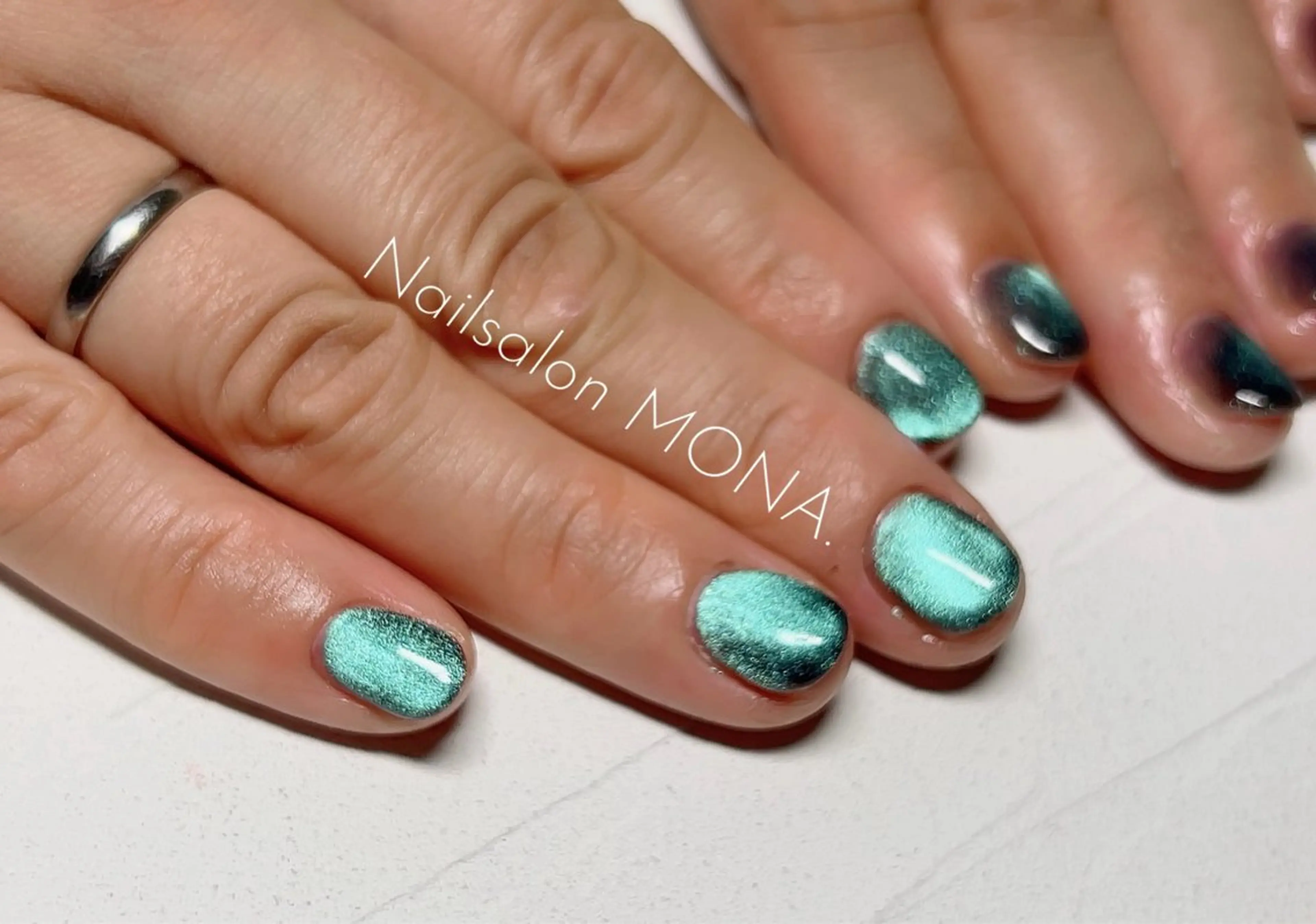 ネイル マグネットネイル マグネットワンカラー ワンカラーネイル Nailsalon MONA.のネイルデザイン