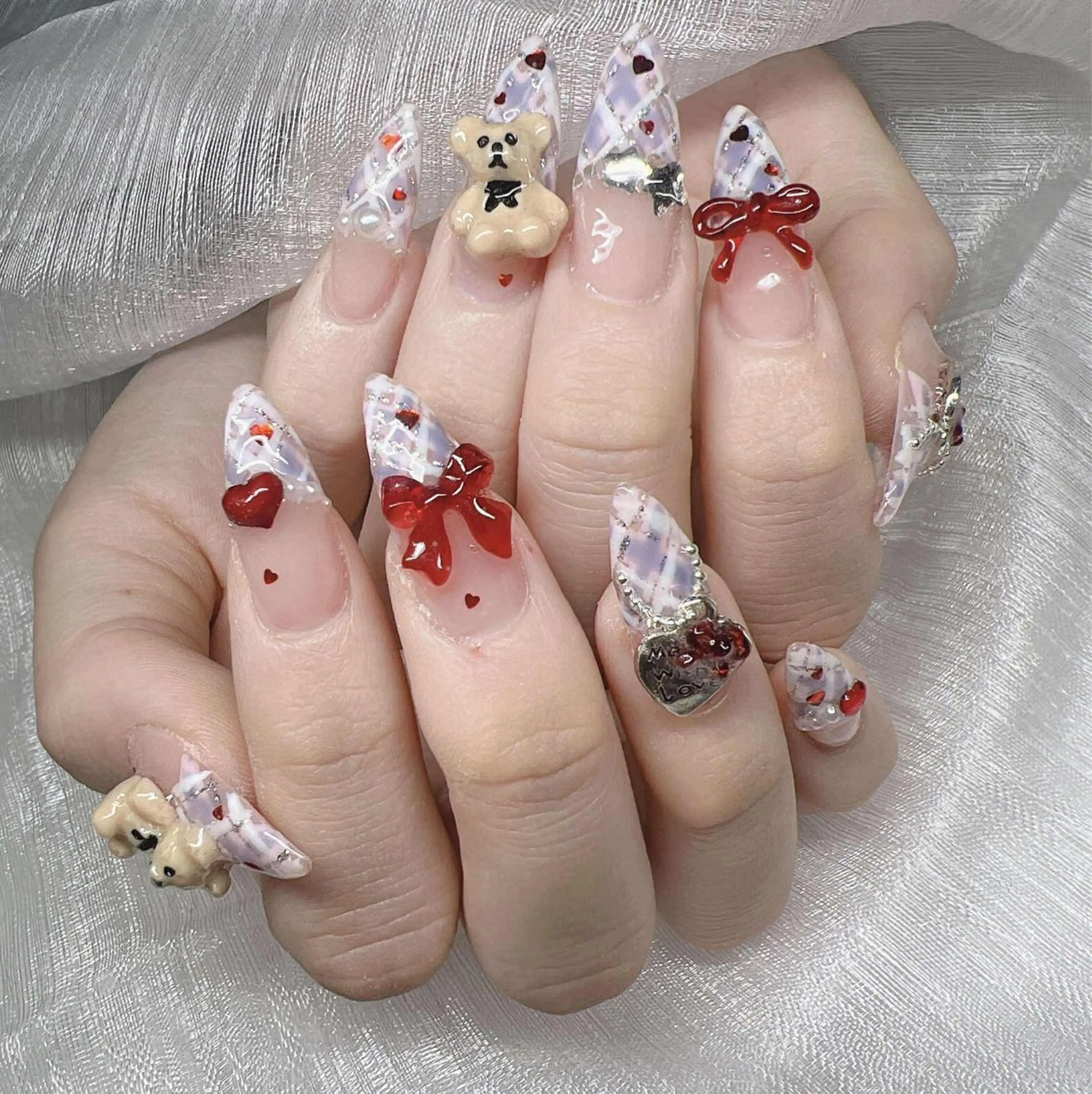 ネイル 長さ出し グラデーション 卒業式 キラキラネイル マグネットネイル ハンドネイル Lee Nailsのネイルデザイン