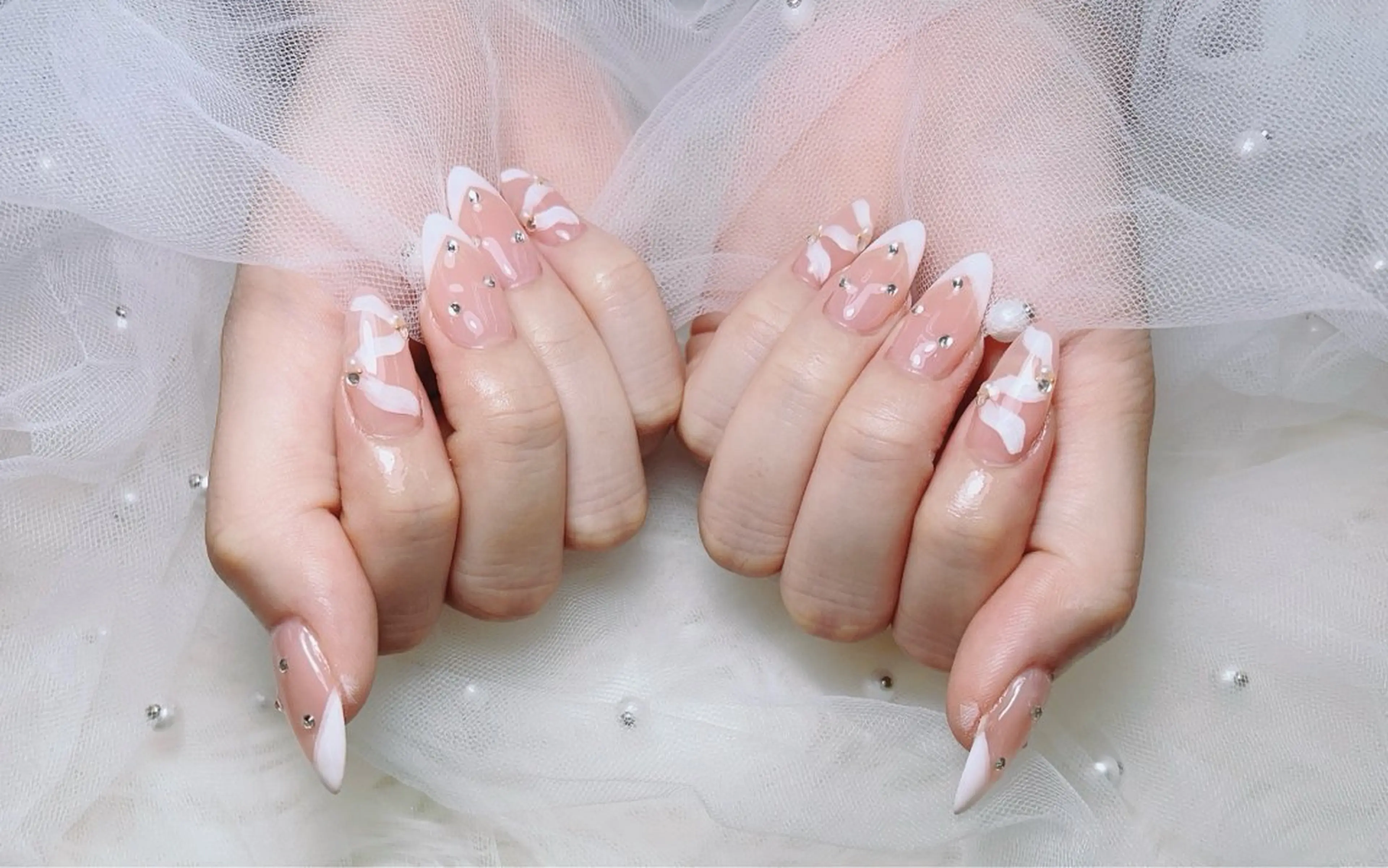 ネイル Demure リリス　銀座店のネイルデザイン