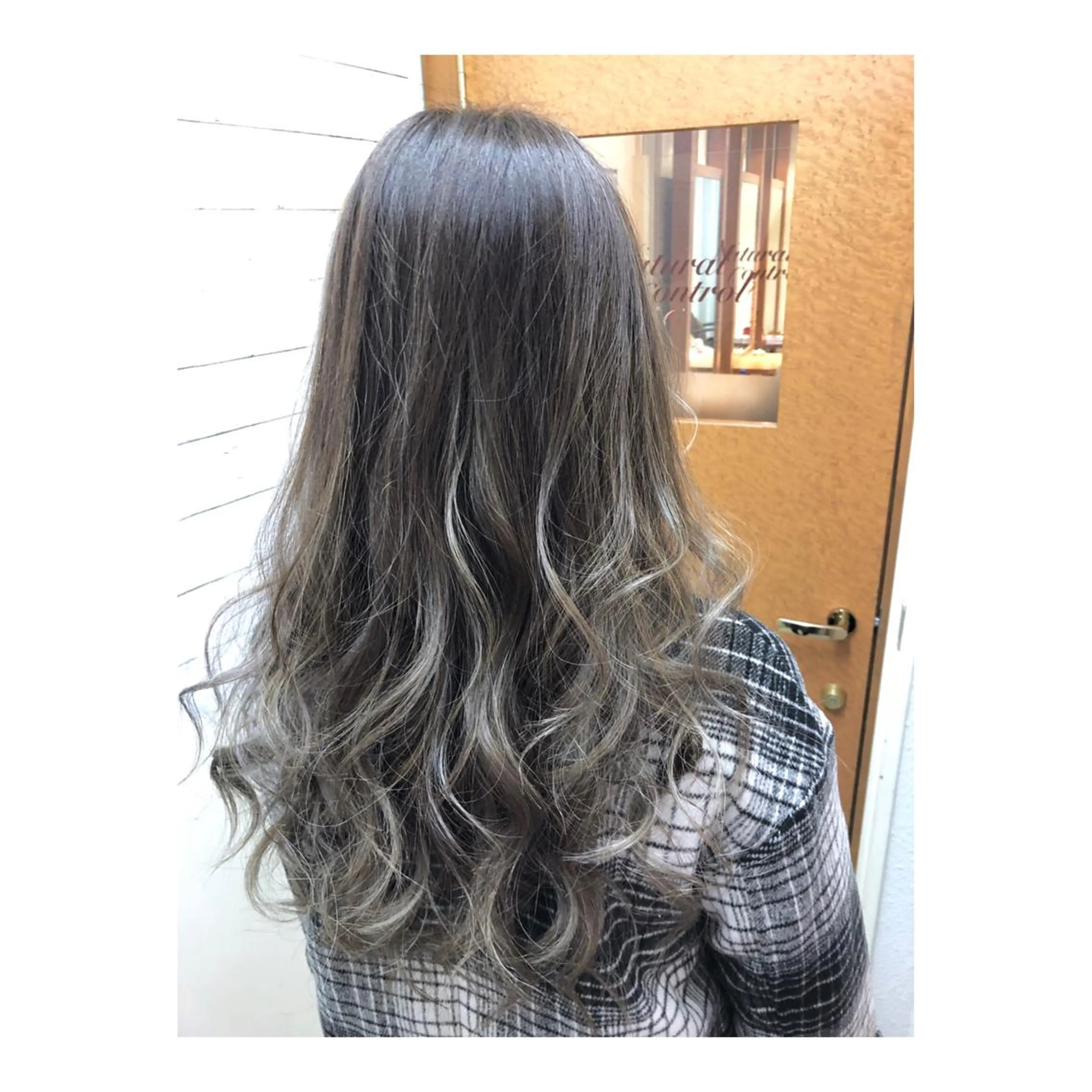 ロング カラー バレイヤージュ ハイライトカラー ハイライト レイヤーカット 100%髪質改善特化 TRUNSのヘアスタイル