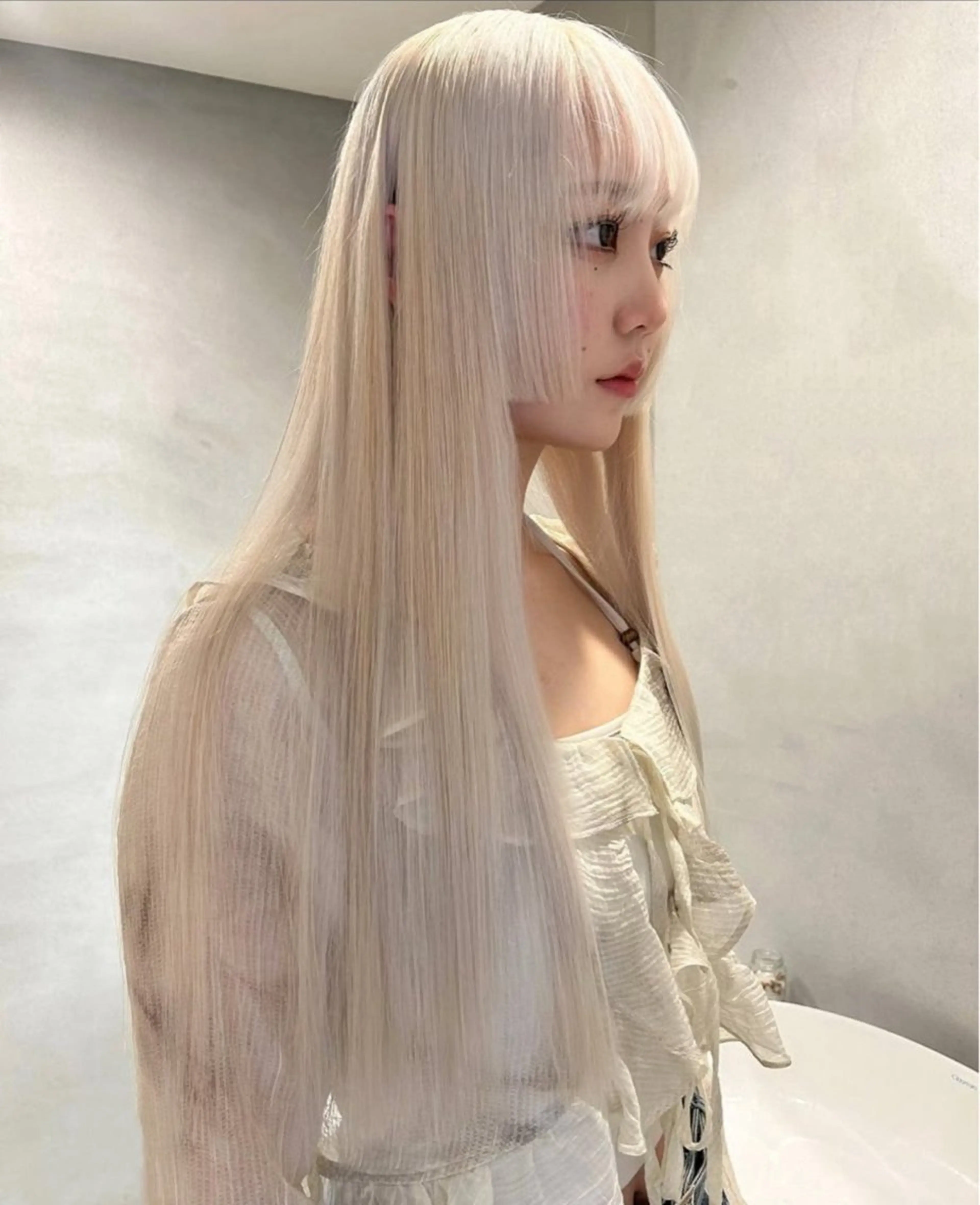 ロング カラー ブリーチ PELE ハイトーン RIMUのヘアスタイル